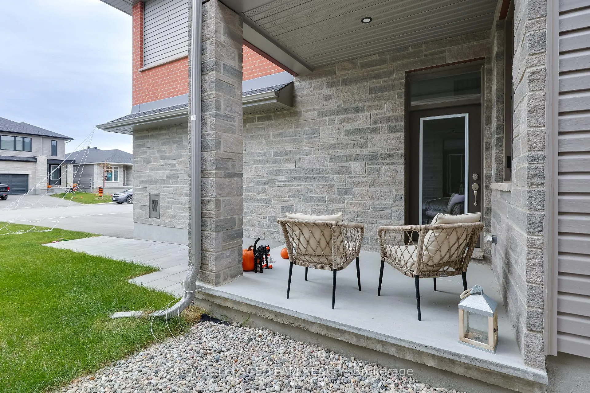 Photo 4 of 724 Ploughman Place, Ottawa, Stittsville (South) — HOMEH