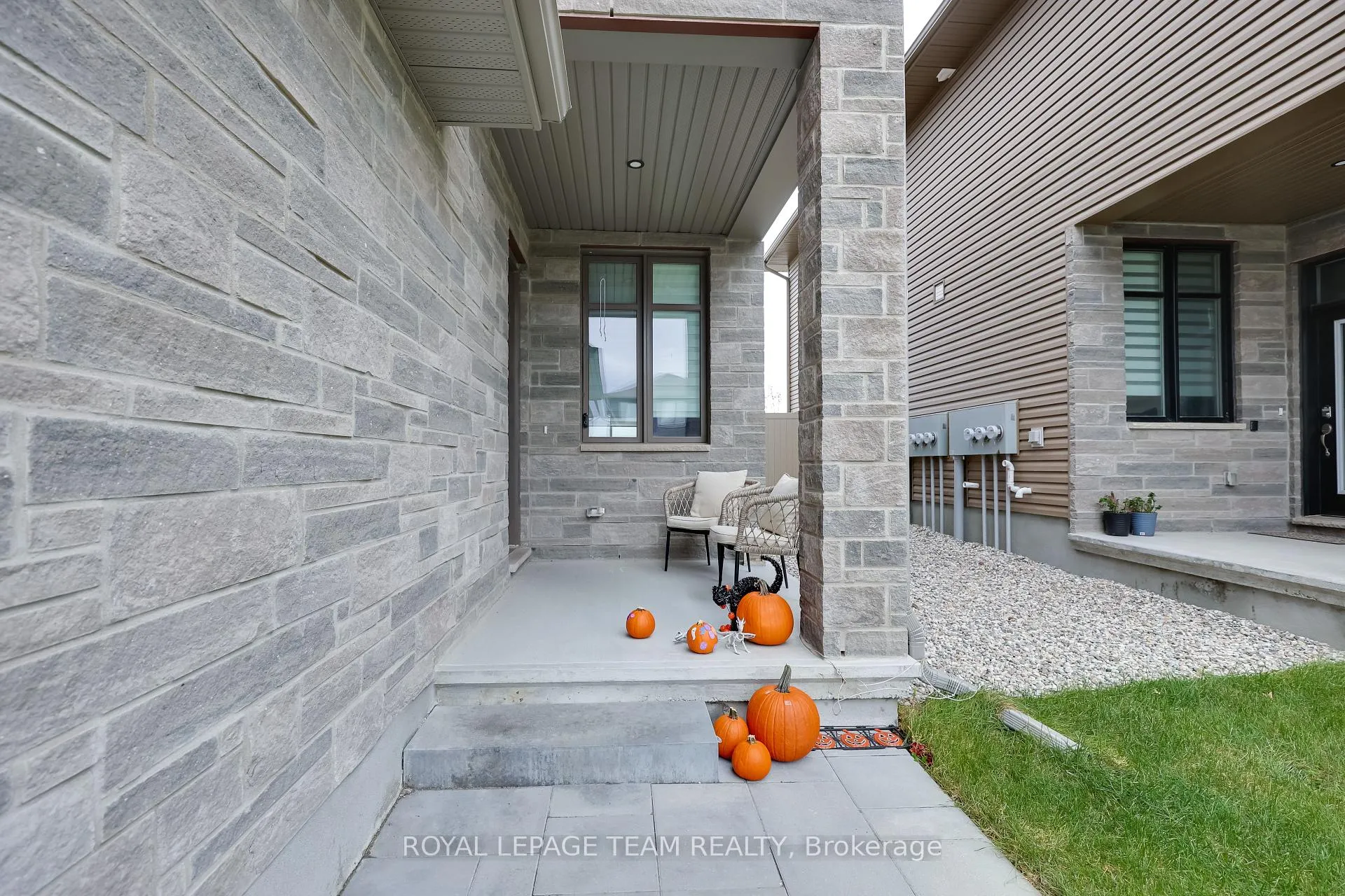 Photo 5 of 724 Ploughman Place, Ottawa, Stittsville (South) — HOMEH