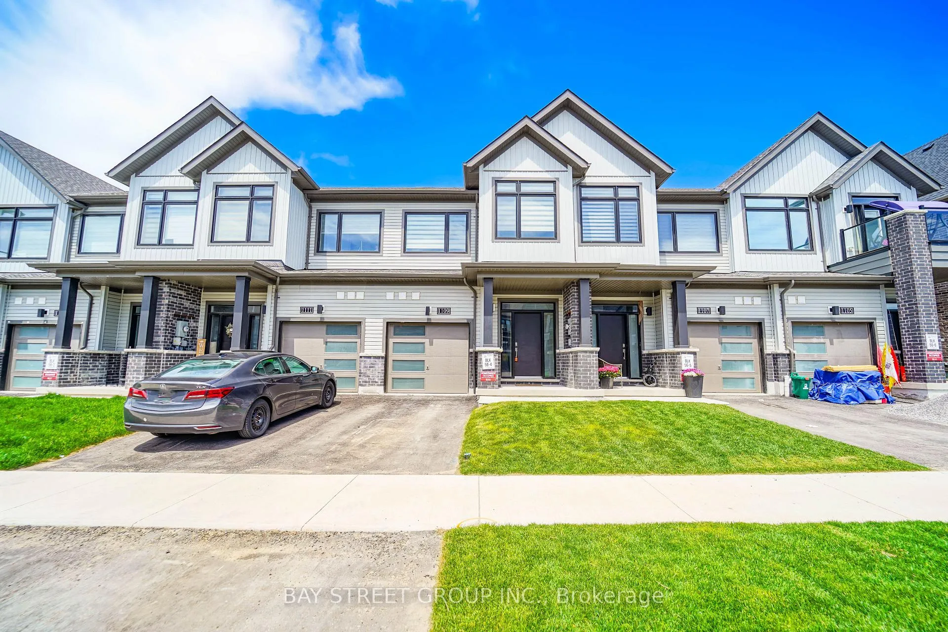 Photo 2 of 1109 Thompson Drive, Oshawa, Kedron — HOMEH