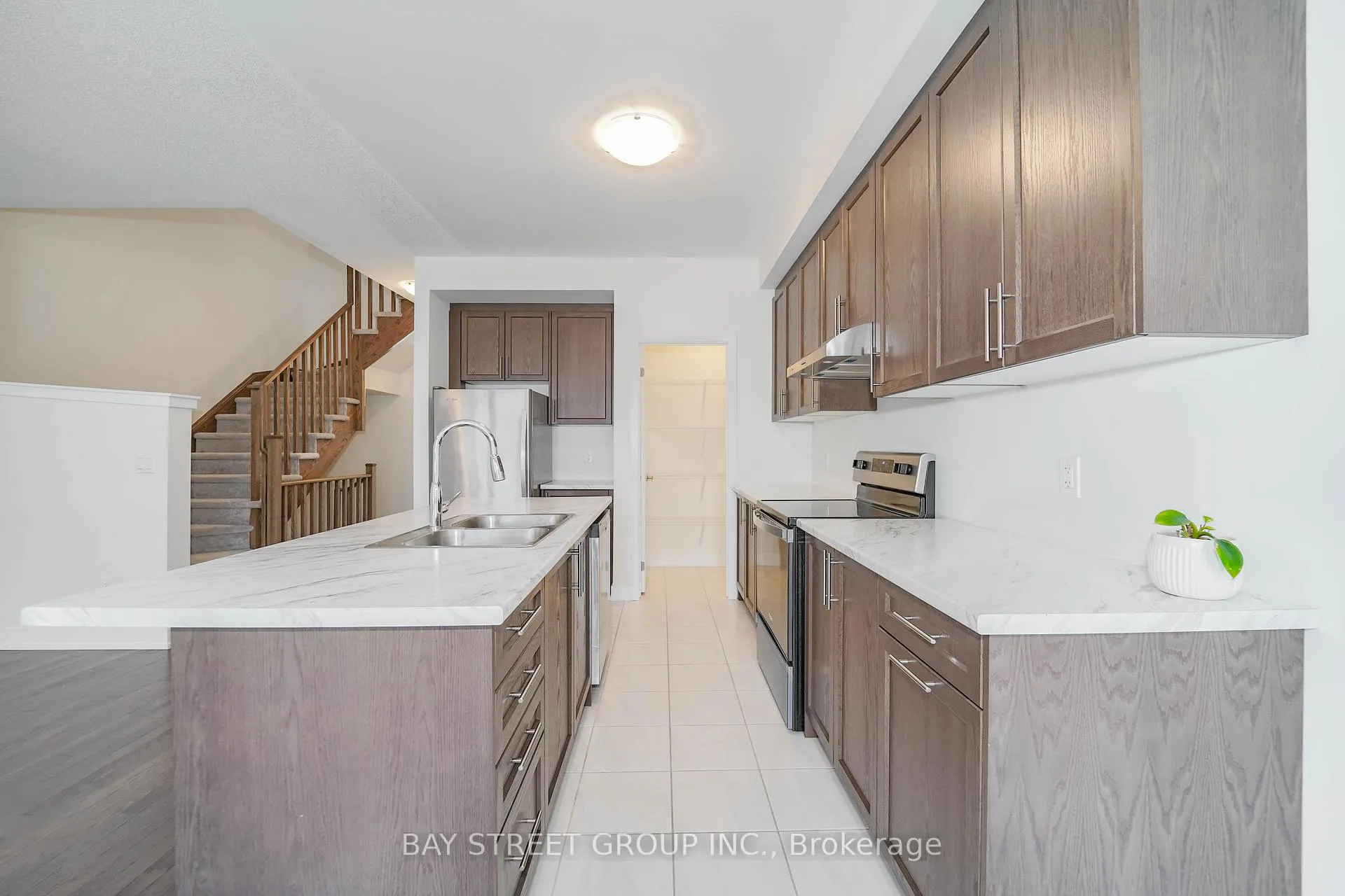 Photo 18 of 1109 Thompson Drive, Oshawa, Kedron — HOMEH