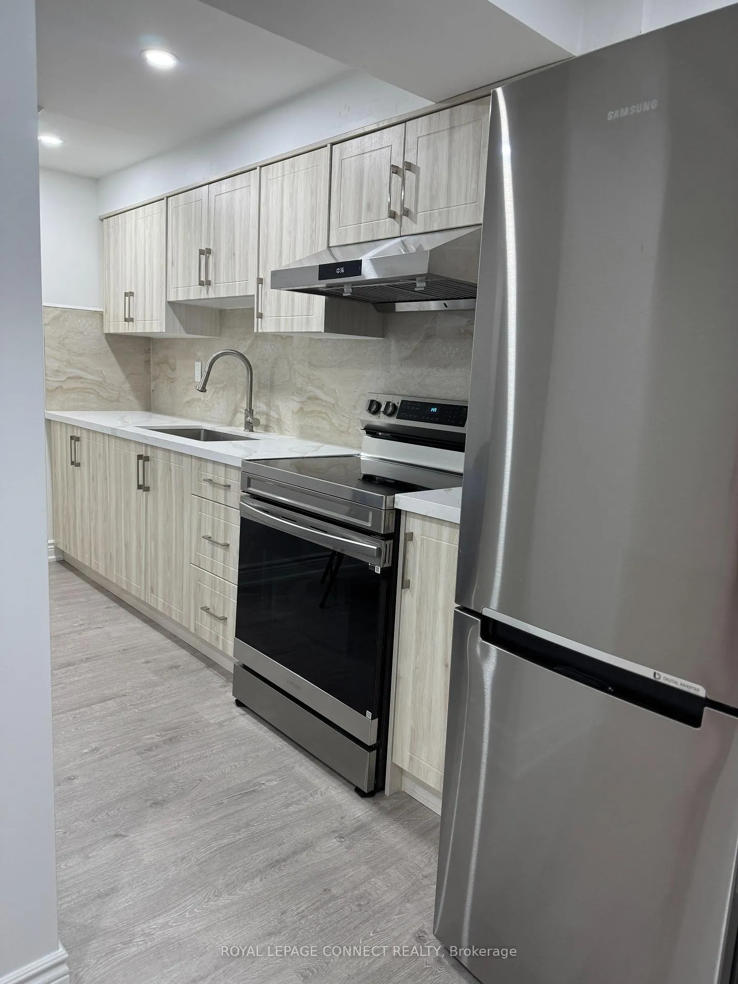 Photo 4 of 61 Chapman Drive W, Ajax, Northeast Ajax — HOMEH