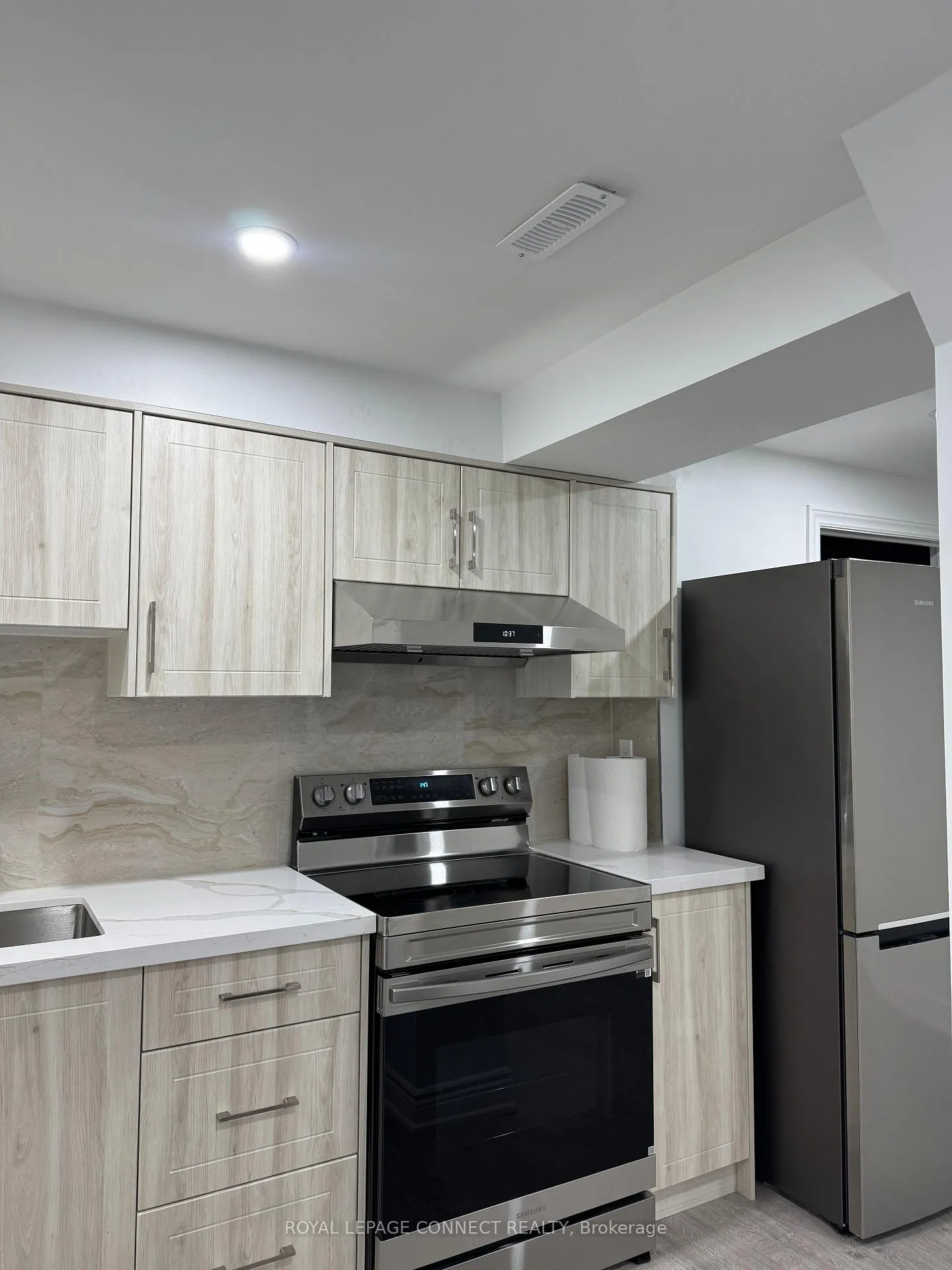 Photo 6 of 61 Chapman Drive W, Ajax, Northeast Ajax — HOMEH