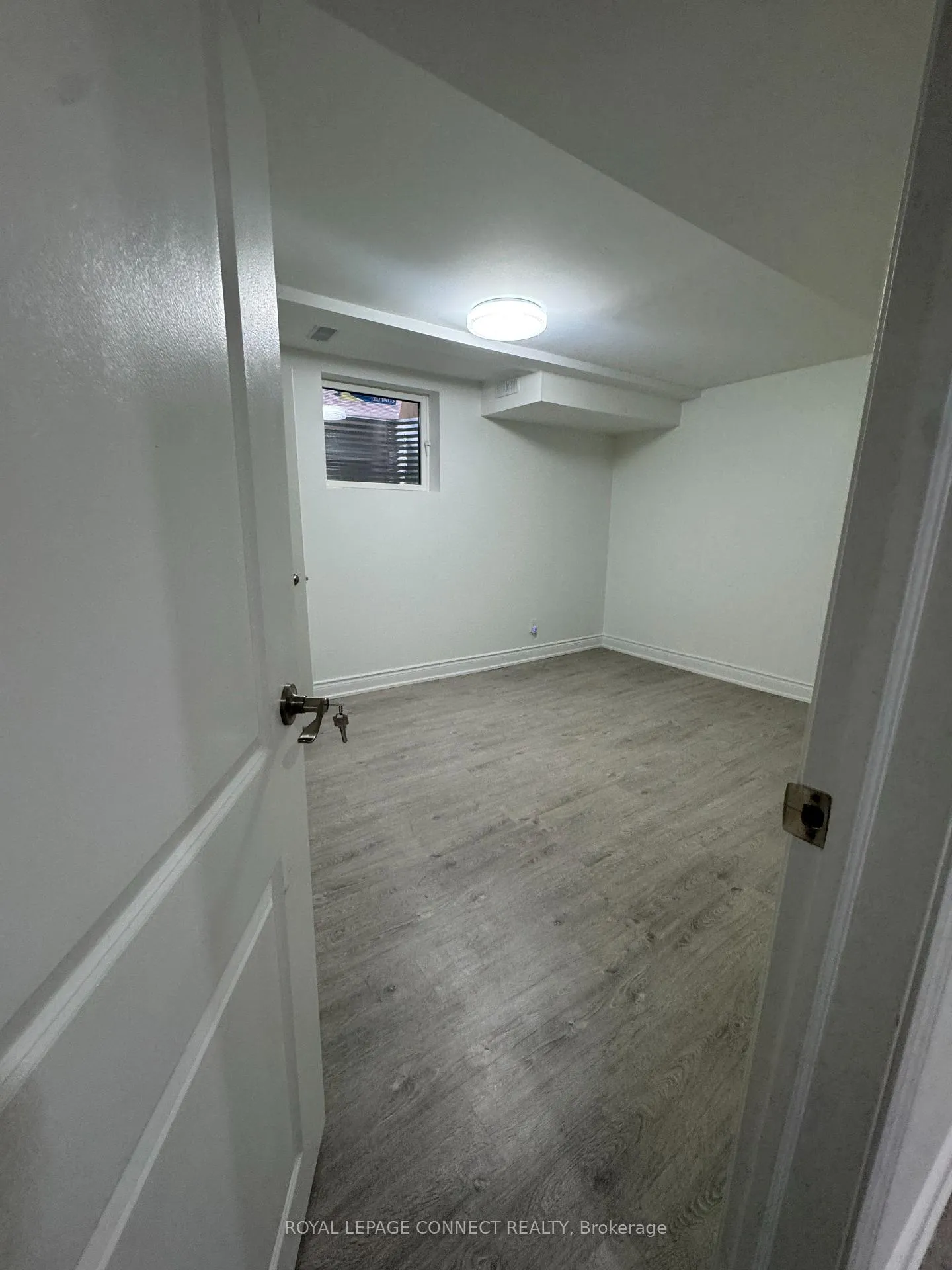 Photo 9 of 61 Chapman Drive W, Ajax, Northeast Ajax — HOMEH