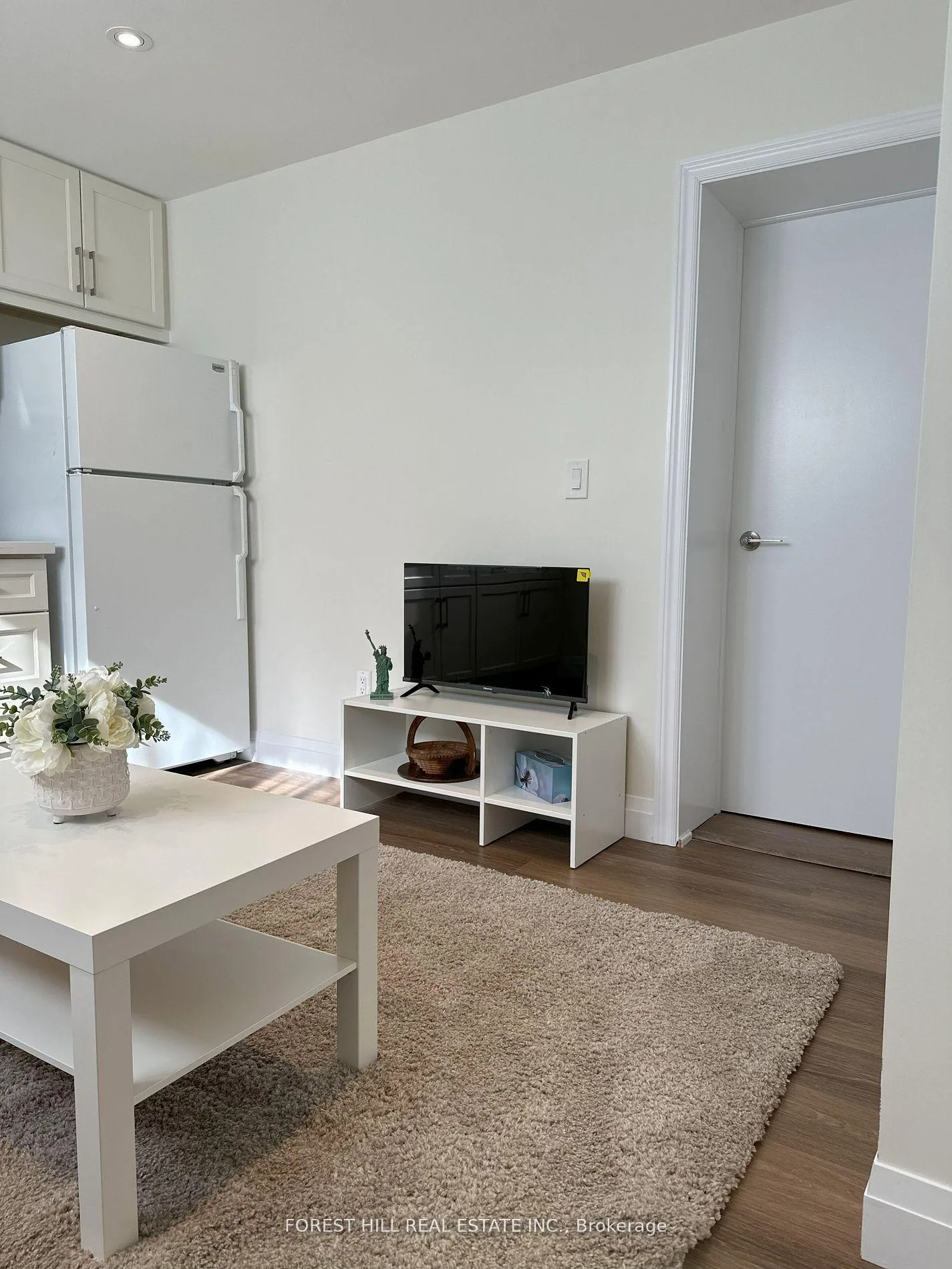 Photo 5 of Unit Lower, 154 Joicey Boulevard, Toronto, Bedford Park-Nortown — HOMEH