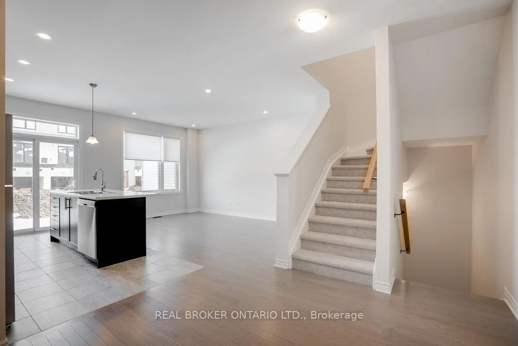 Photo 4 of 944 Socca Crescent, Ottawa, Notting Hill/Summerside — HOMEH