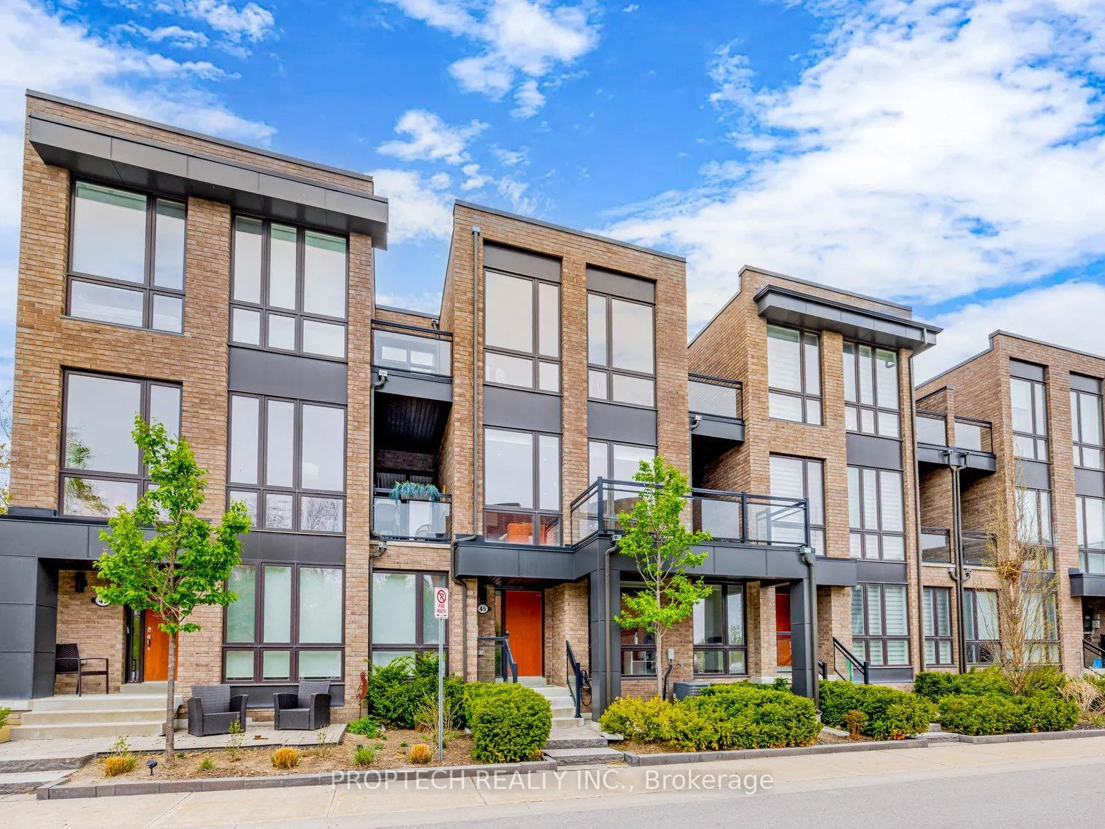 Photo 2 of 45 Thorncrest Drive, Vaughan, Patterson — HOMEH