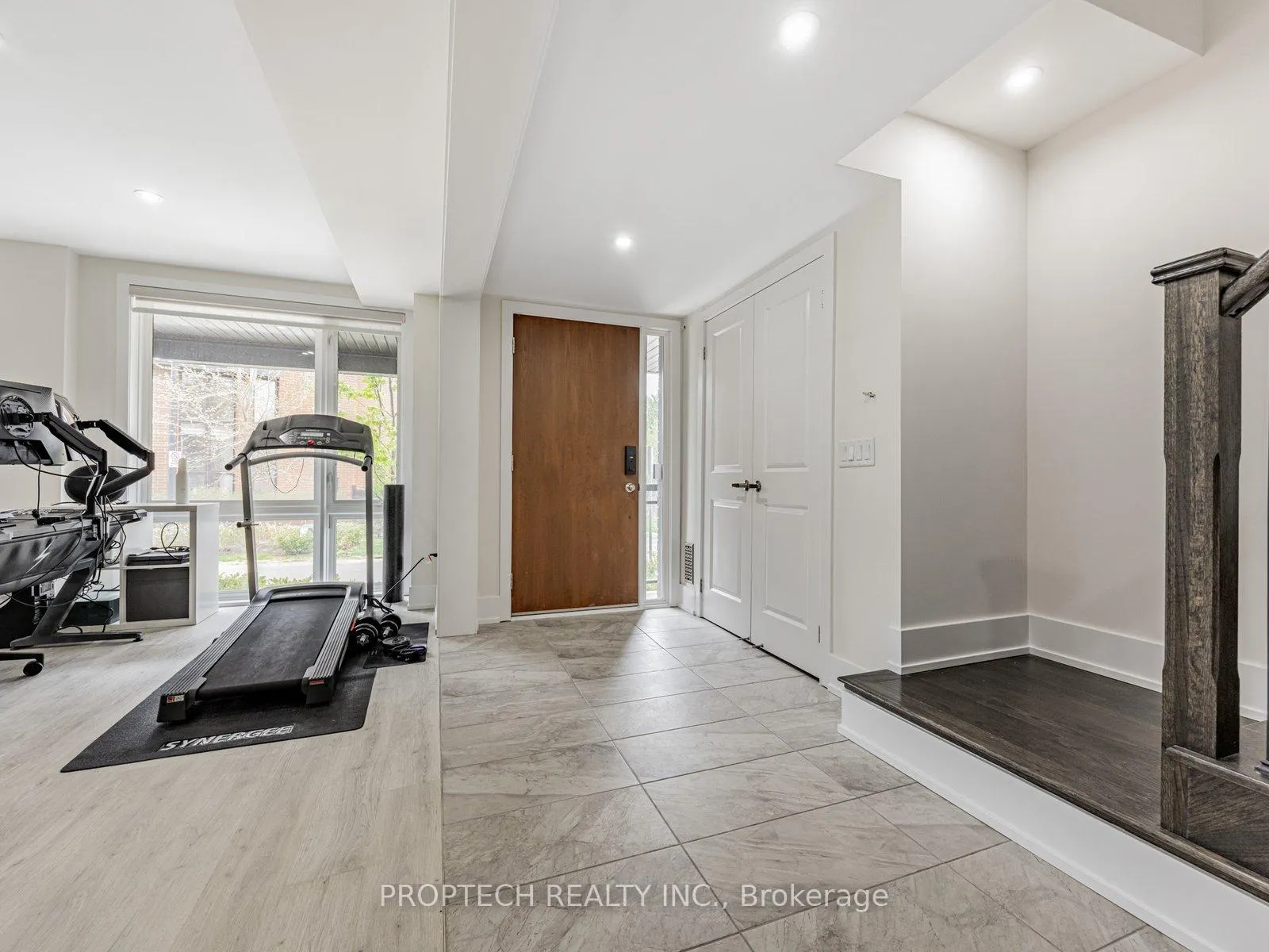Photo 3 of 45 Thorncrest Drive, Vaughan, Patterson — HOMEH