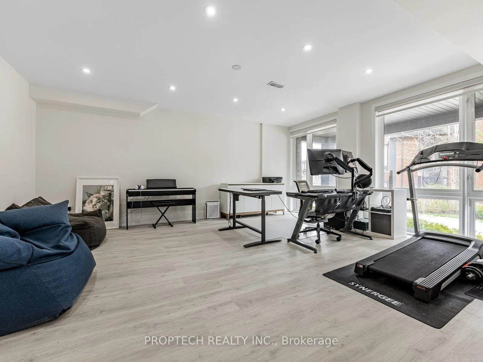 Photo 4 of 45 Thorncrest Drive, Vaughan, Patterson — HOMEH