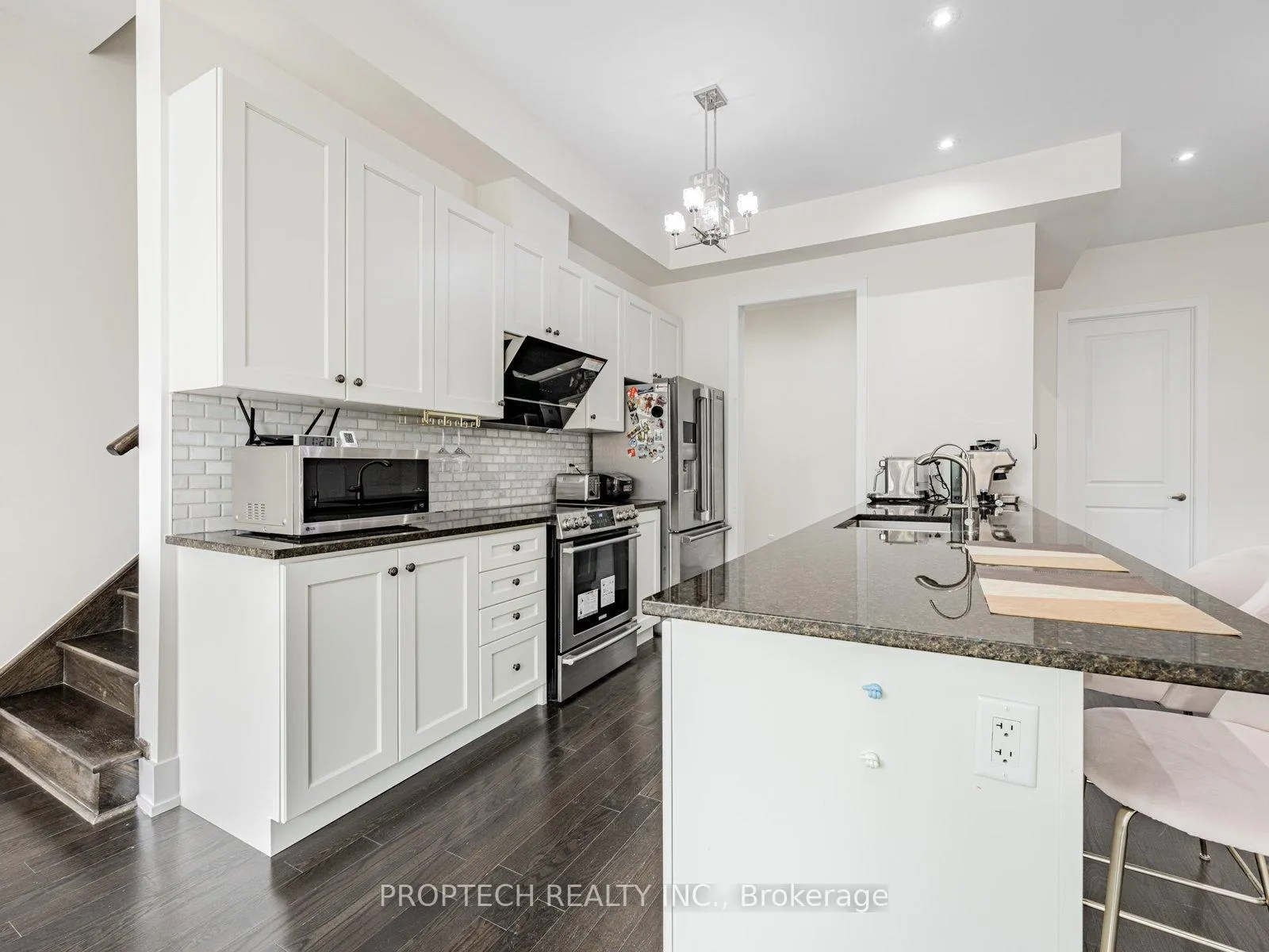 Photo 12 of 45 Thorncrest Drive, Vaughan, Patterson — HOMEH