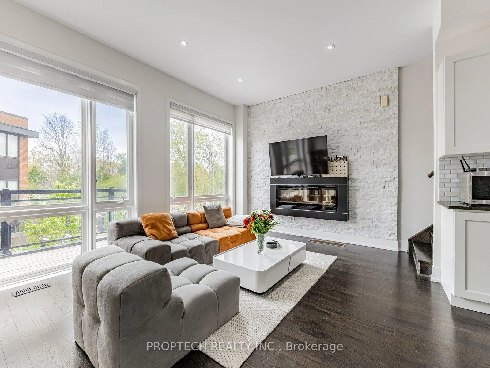 Photo 16 of 45 Thorncrest Drive, Vaughan, Patterson — HOMEH