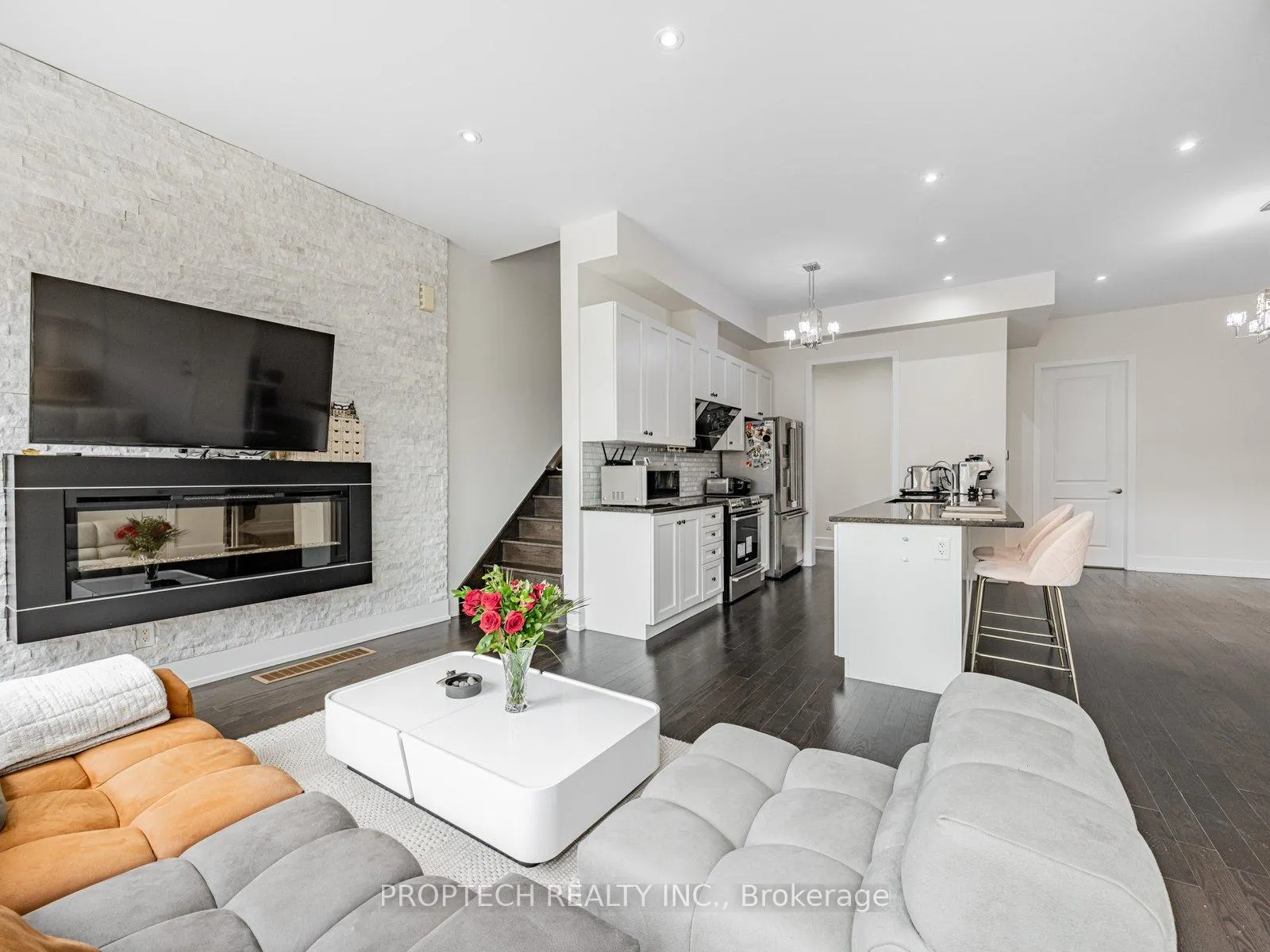 Photo 20 of 45 Thorncrest Drive, Vaughan, Patterson — HOMEH
