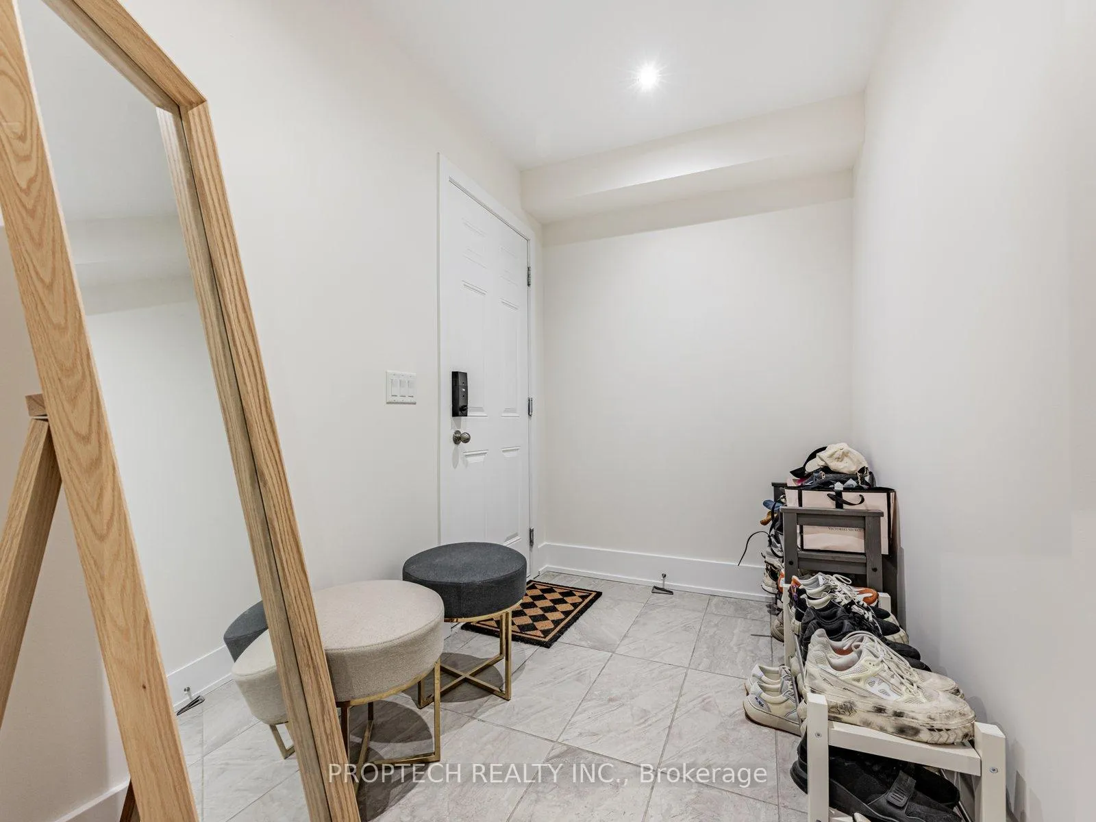 Photo 22 of 45 Thorncrest Drive, Vaughan, Patterson — HOMEH