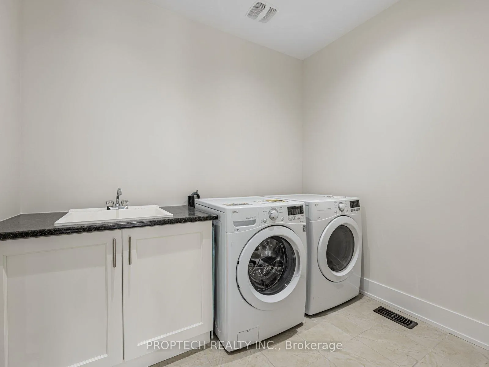 Photo 24 of 45 Thorncrest Drive, Vaughan, Patterson — HOMEH