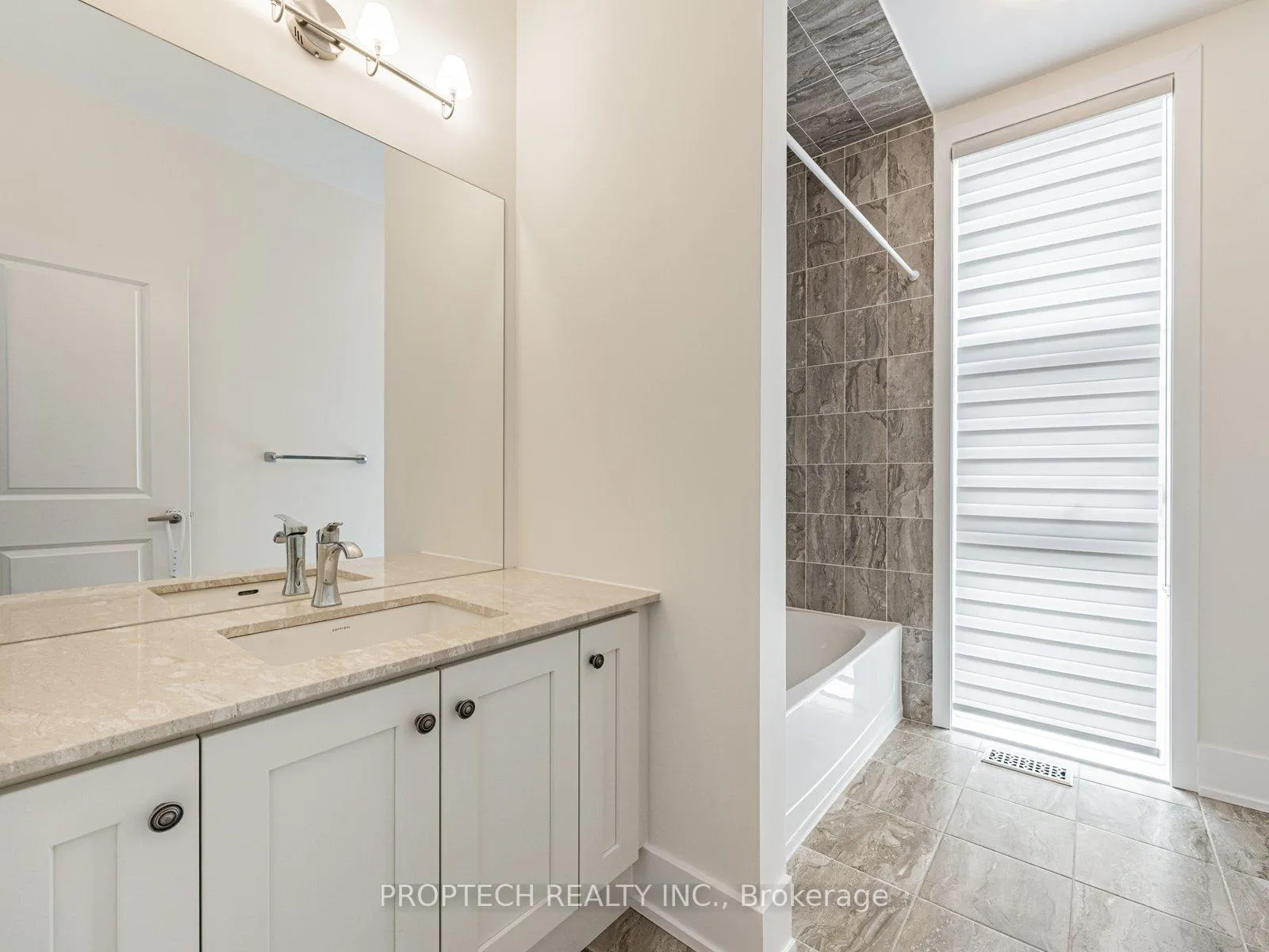 Photo 28 of 45 Thorncrest Drive, Vaughan, Patterson — HOMEH