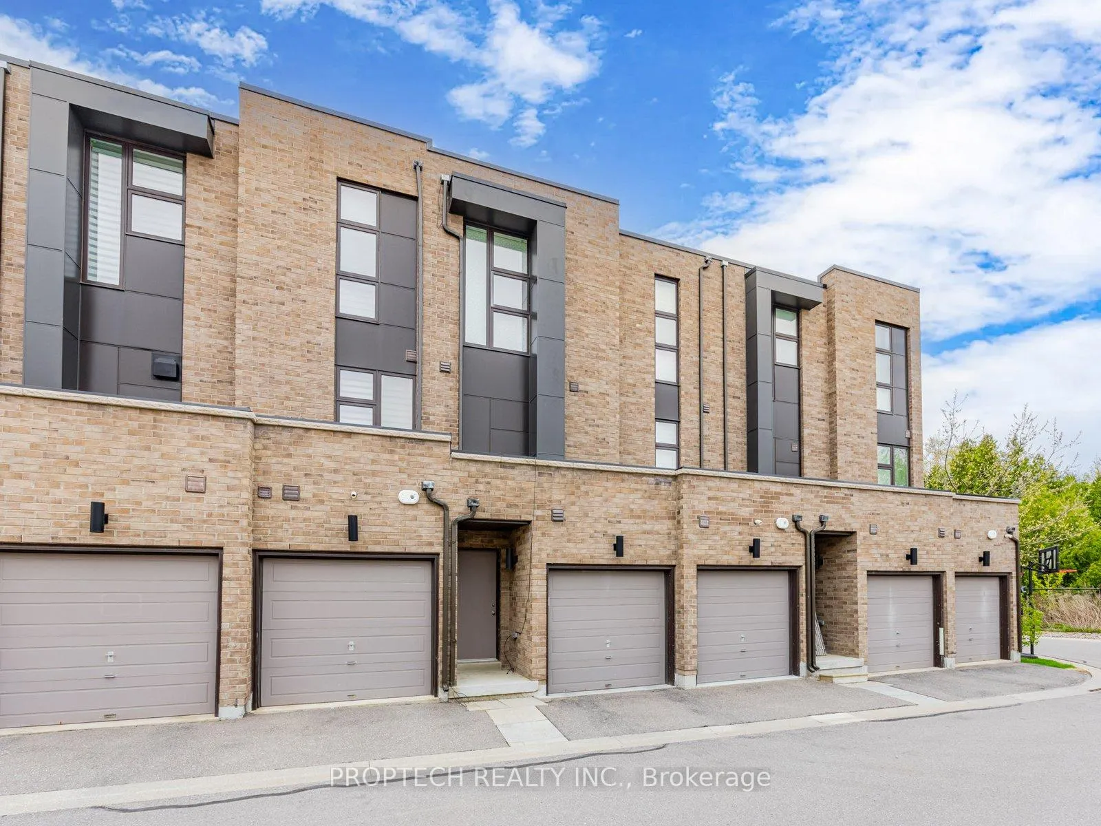 Photo 36 of 45 Thorncrest Drive, Vaughan, Patterson — HOMEH