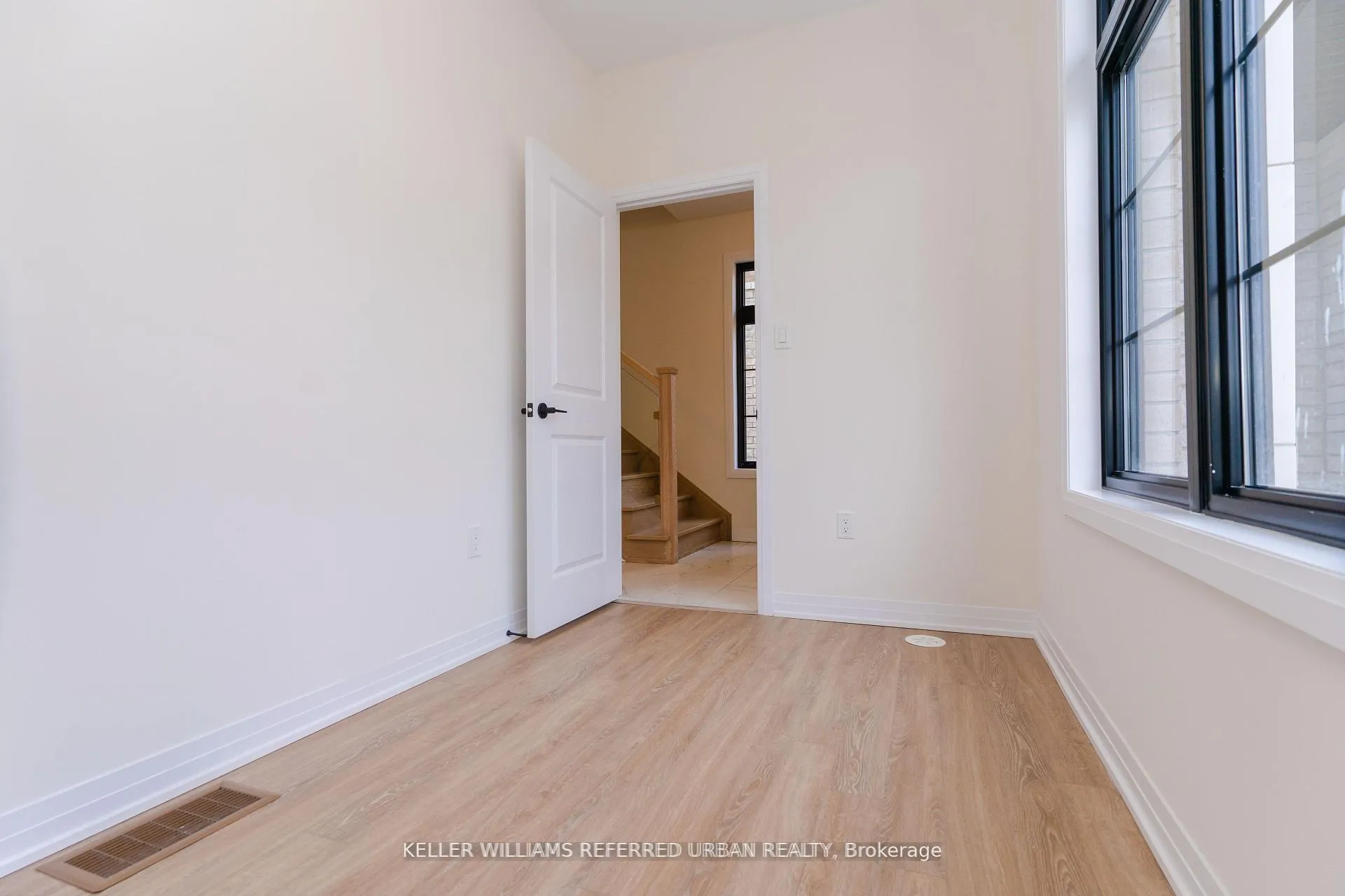Photo 11 of 26 De La Roche Drive, Vaughan, Vellore Village — HOMEH