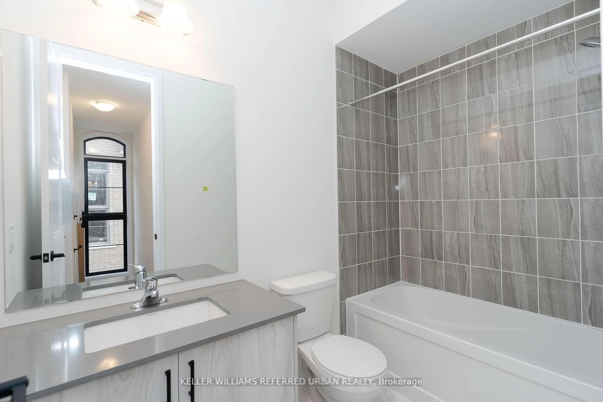 Photo 32 of 26 De La Roche Drive, Vaughan, Vellore Village — HOMEH