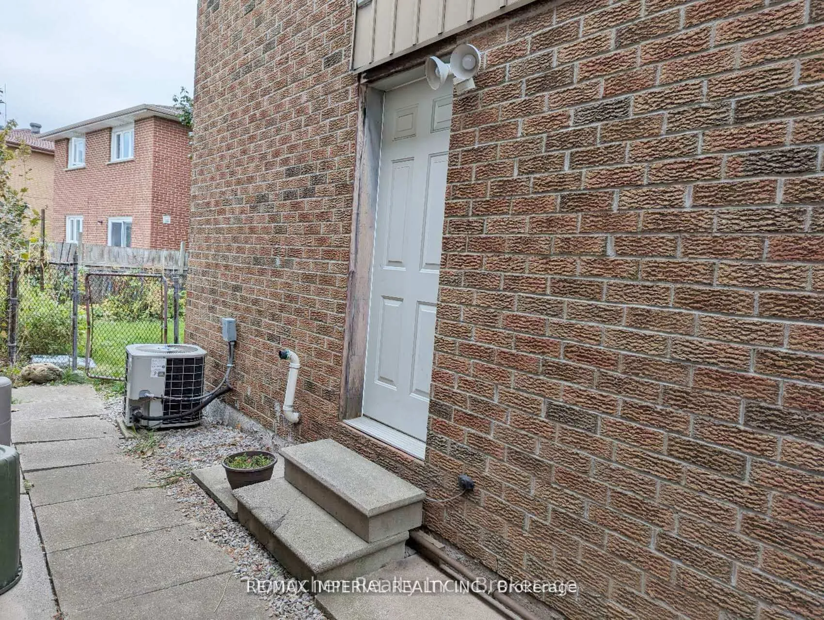 Photo 2 of 145 Risebrough Circuit, Markham, Milliken Mills West — HOMEH