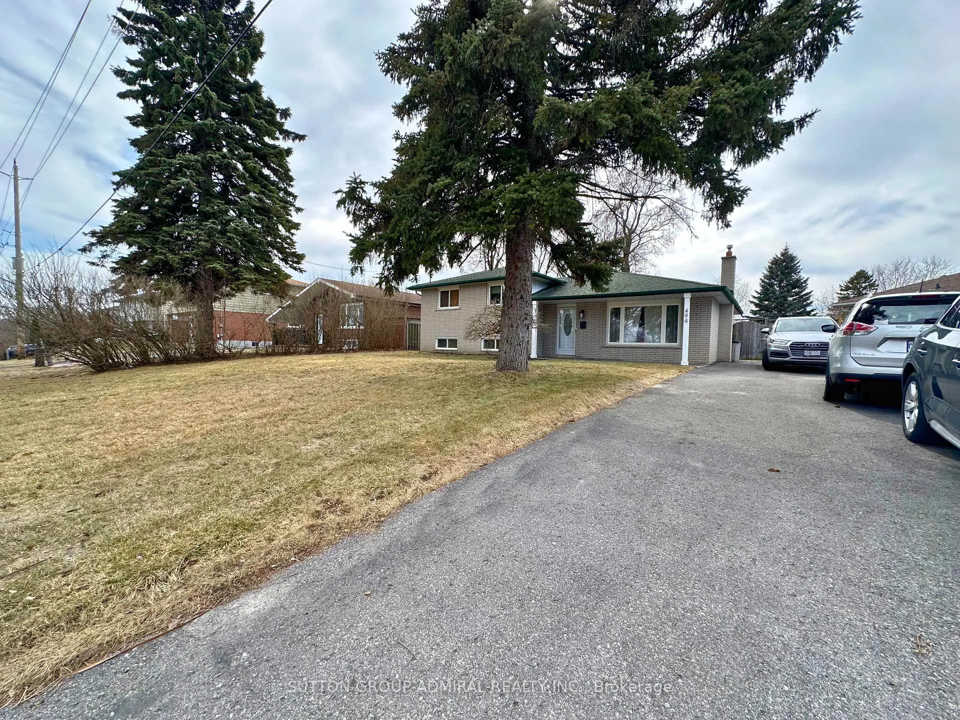 Front of 494 Oshawa Boulevard