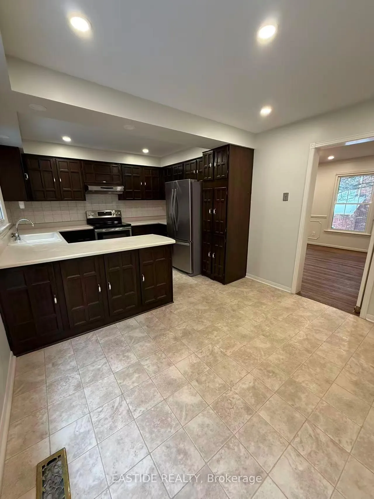 Photo 9 of 23 Briarwood Road, Markham, Unionville — HOMEH
