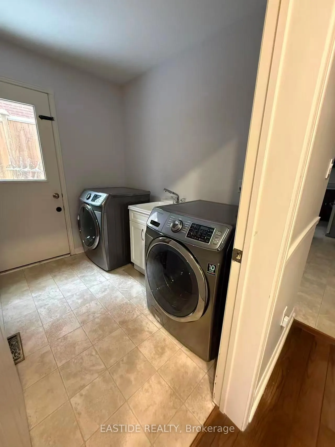 Photo 11 of 23 Briarwood Road, Markham, Unionville — HOMEH