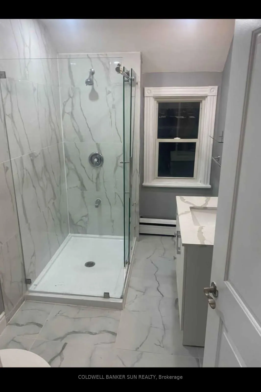 Photo 10 of 73 Wellington Street, Barrie, Queen's Park — HOMEH