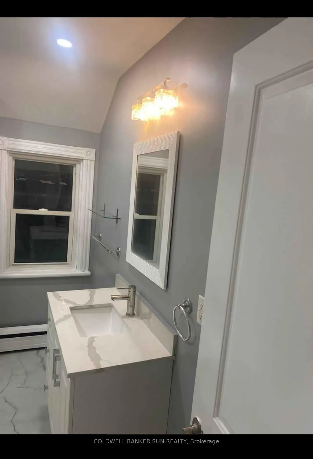 Photo 11 of 73 Wellington Street, Barrie, Queen's Park — HOMEH