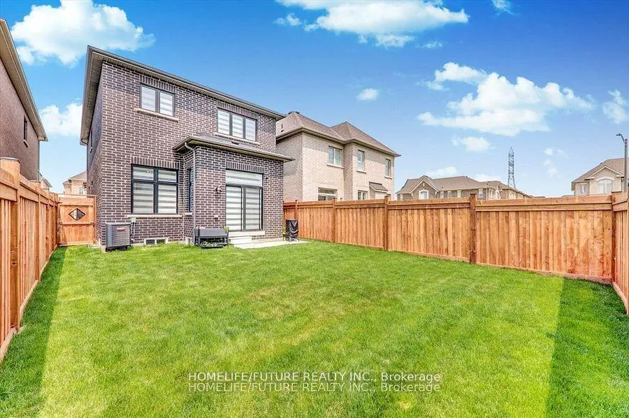 Photo 13 of 88 Mountainside Crescent, Whitby, Rolling Acres — HOMEH