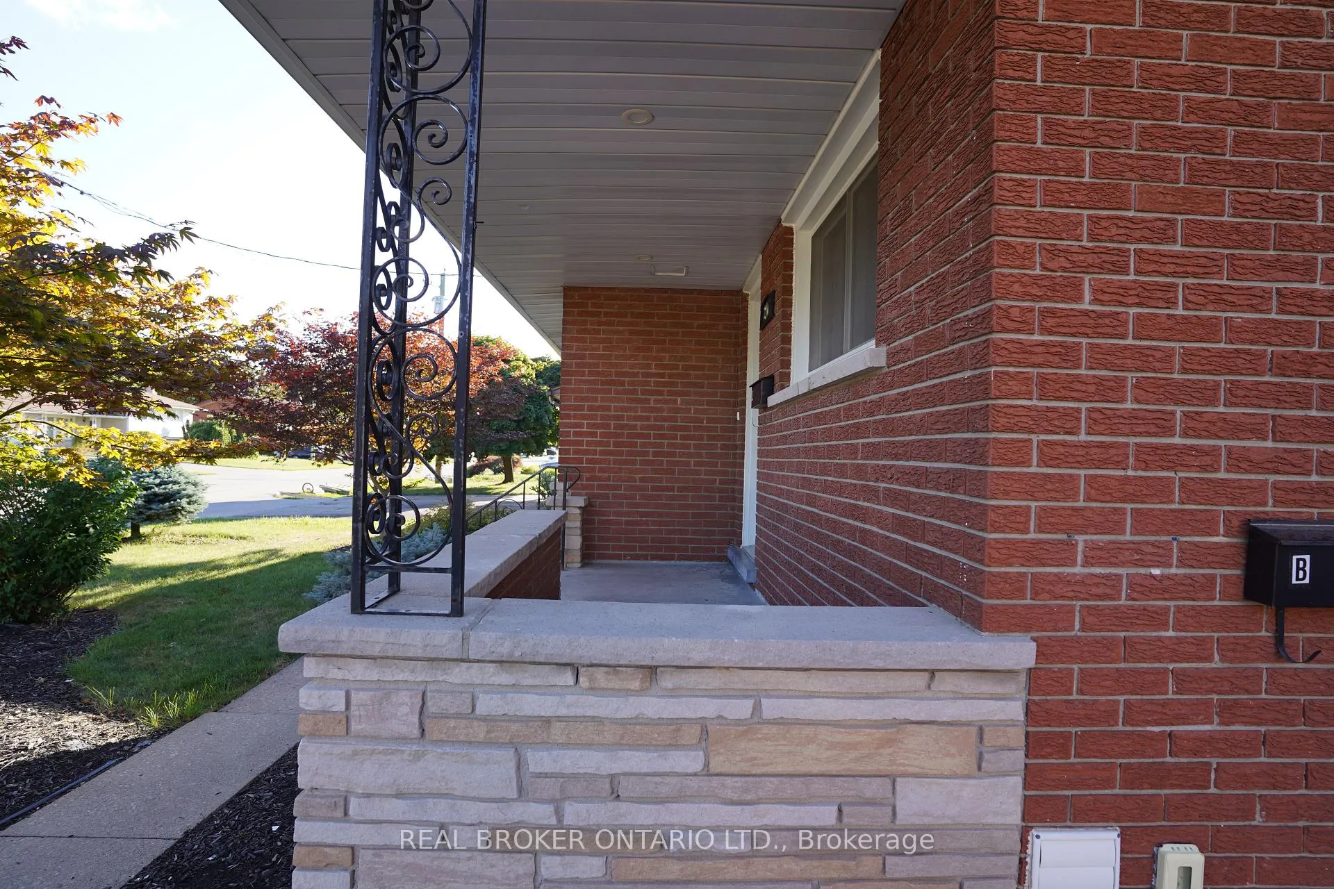 Photo 3 of Unit UPPER, 20 Sunrise Drive, Kitchener — HOMEH