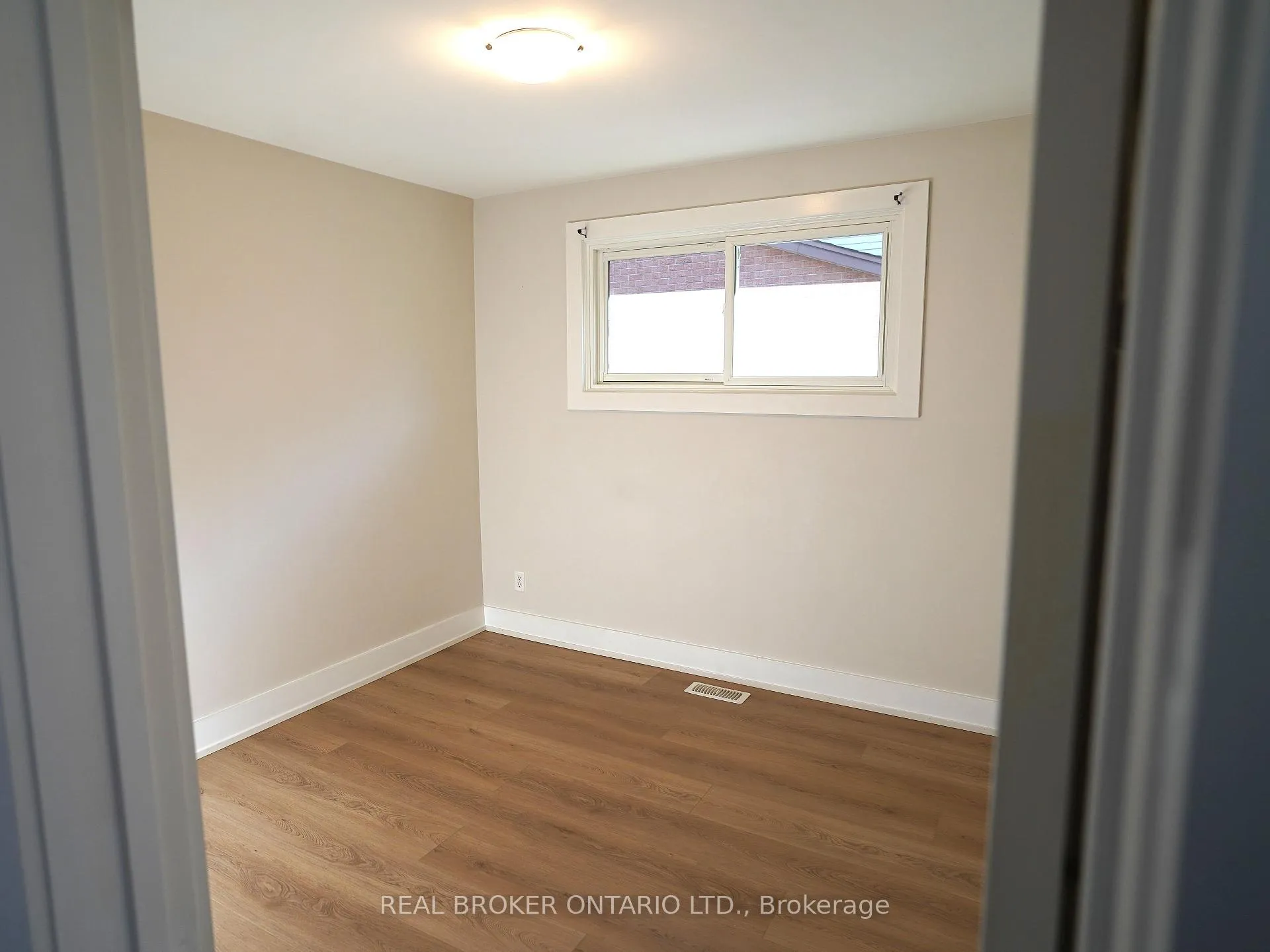 Photo 13 of Unit UPPER, 20 Sunrise Drive, Kitchener — HOMEH