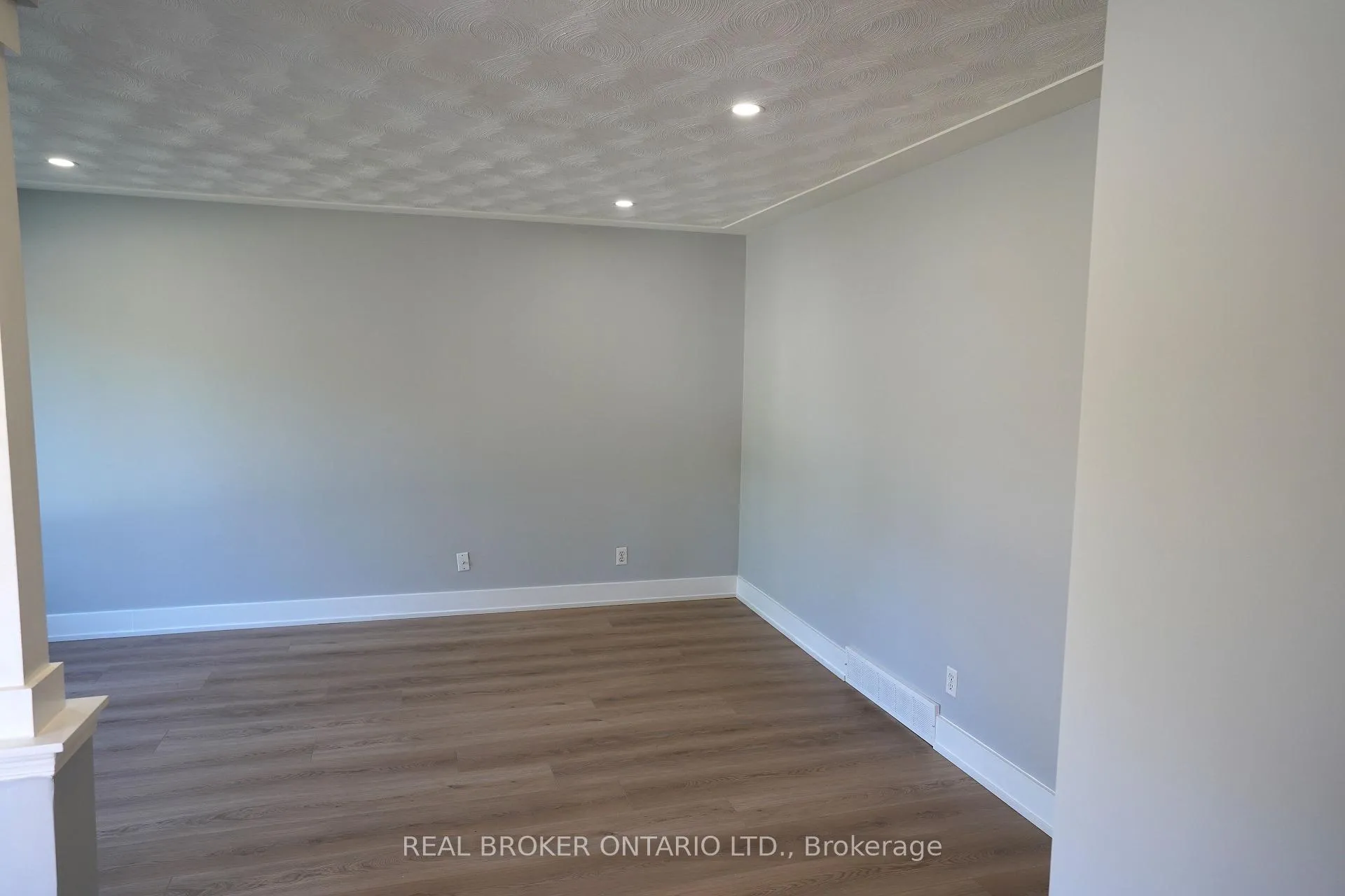 Photo 16 of Unit UPPER, 20 Sunrise Drive, Kitchener — HOMEH