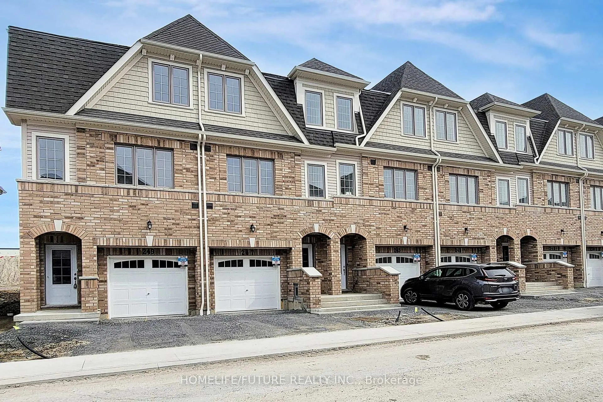 Photo 3 of 247 Danzatore Path, Oshawa, Windfields — HOMEH