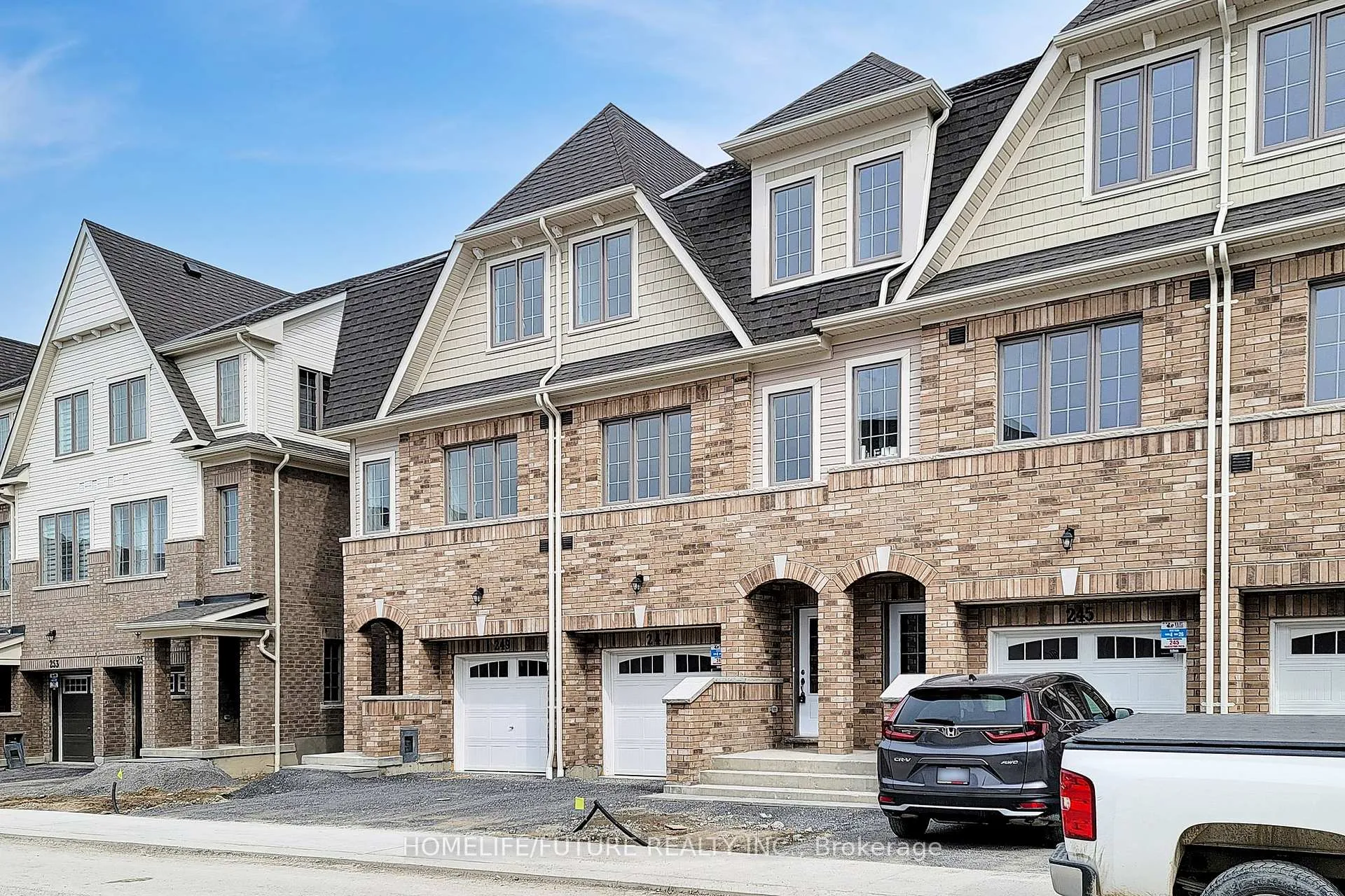 Photo 4 of 247 Danzatore Path, Oshawa, Windfields — HOMEH