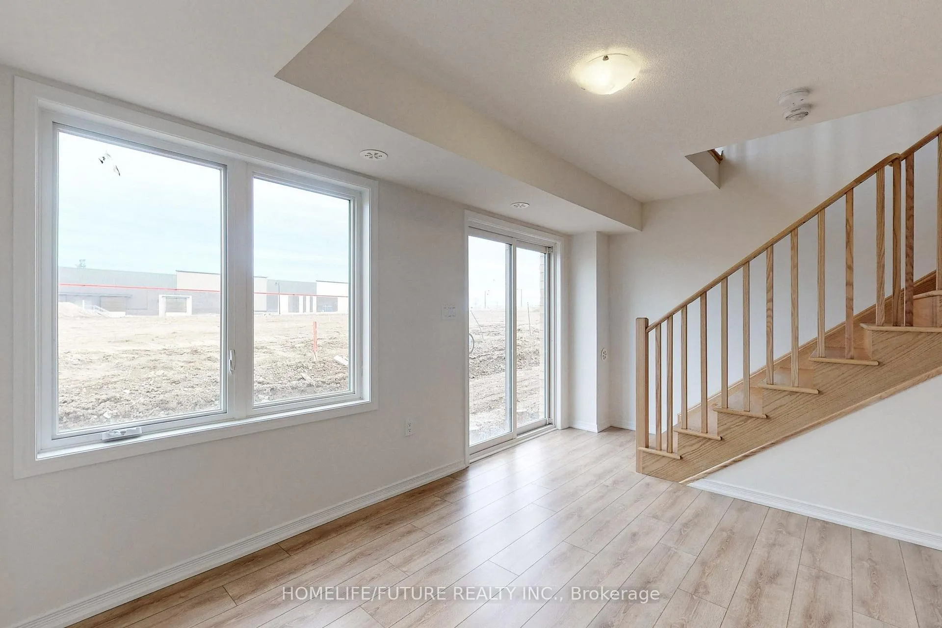 Photo 5 of 247 Danzatore Path, Oshawa, Windfields — HOMEH
