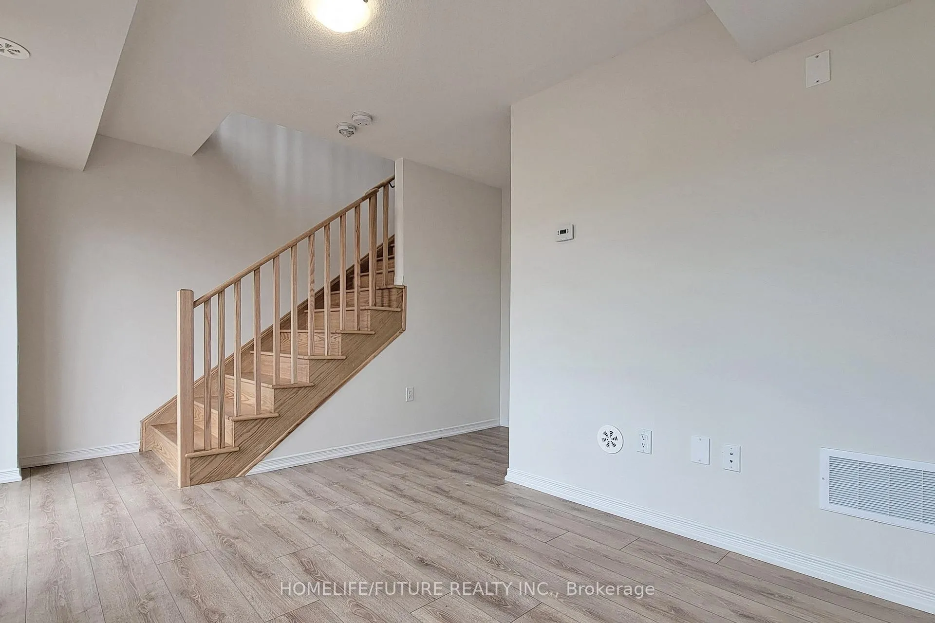 Photo 8 of 247 Danzatore Path, Oshawa, Windfields — HOMEH