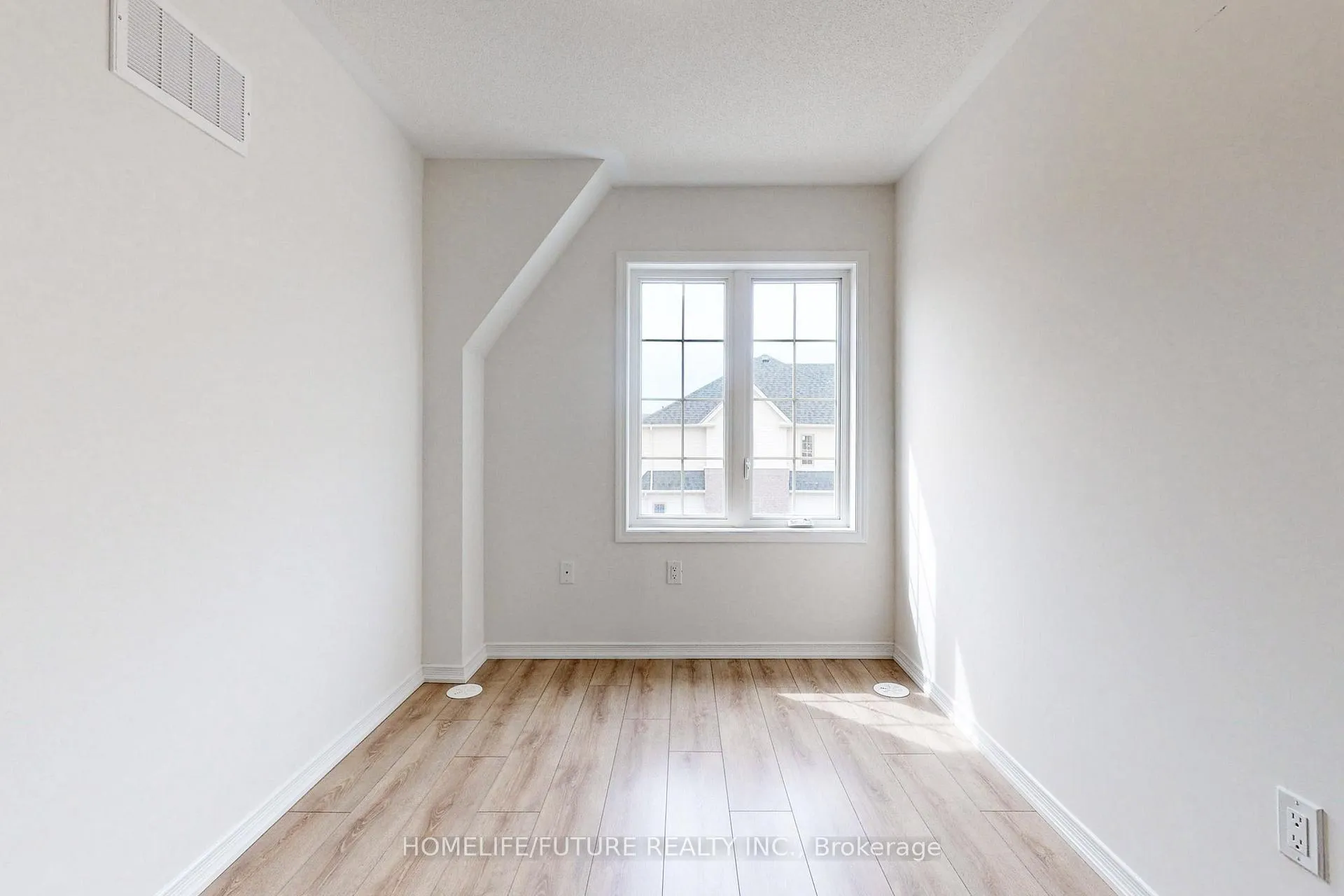 Photo 33 of 247 Danzatore Path, Oshawa, Windfields — HOMEH