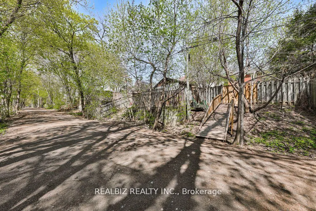 Photo 3 of 169 Chaplin Crescent, Toronto, Forest Hill South — HOMEH