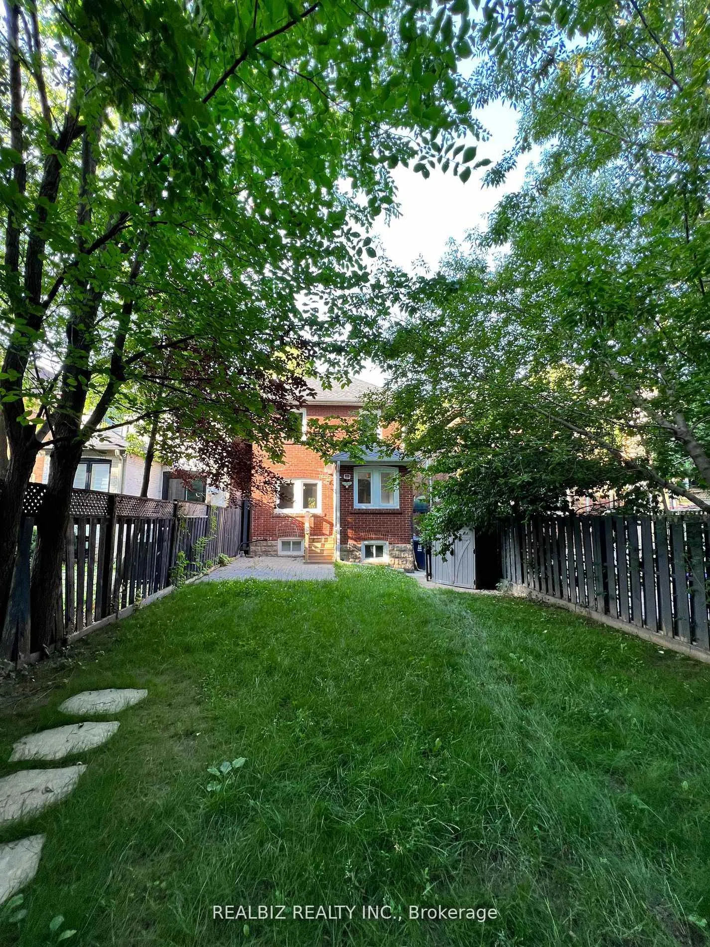 Photo 24 of 169 Chaplin Crescent, Toronto, Forest Hill South — HOMEH