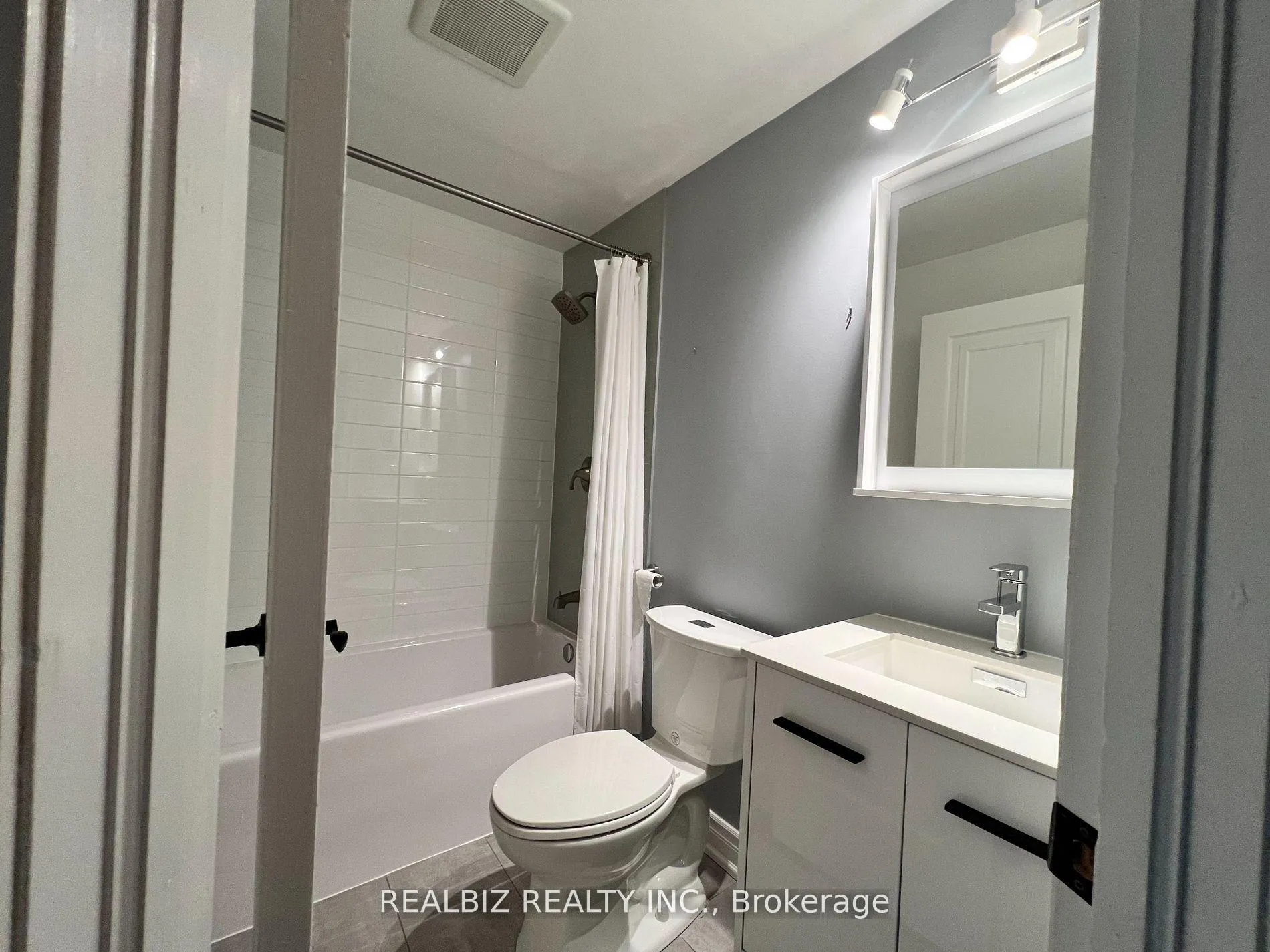 Photo 30 of 169 Chaplin Crescent, Toronto, Forest Hill South — HOMEH