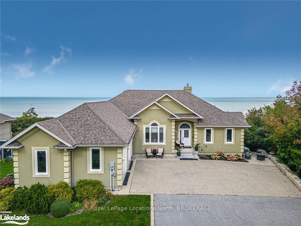 Front of 133 Lakeshore Road E