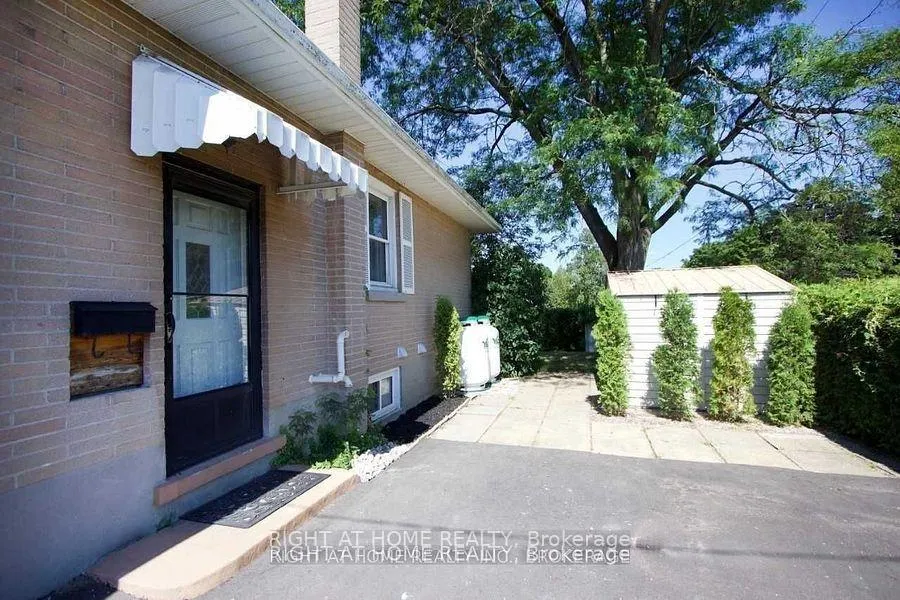 Front of Unit Lower, 1053 somerville Street