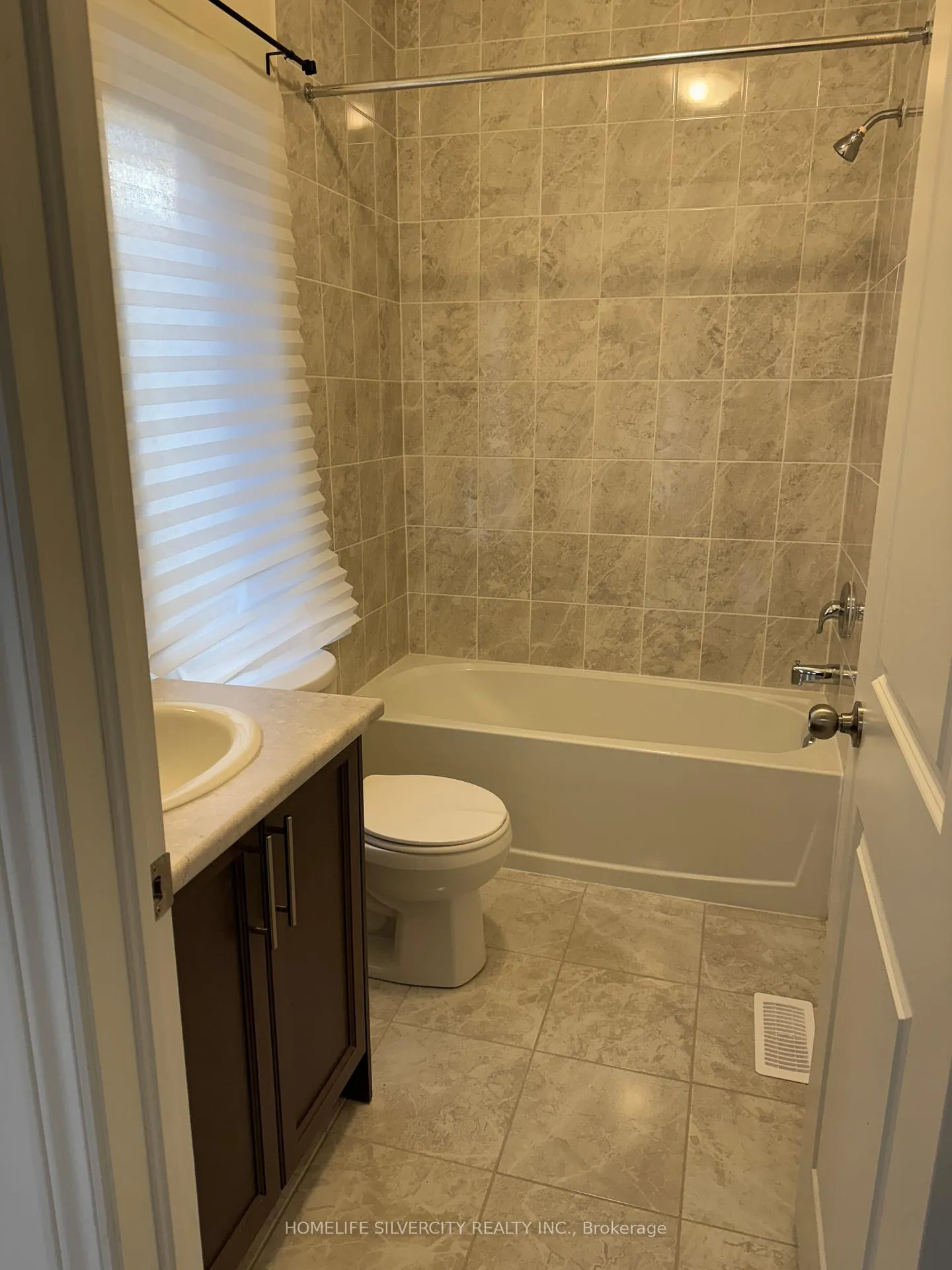 Photo 9 of 1235 Rexton Drive, Oshawa, Kedron — HOMEH