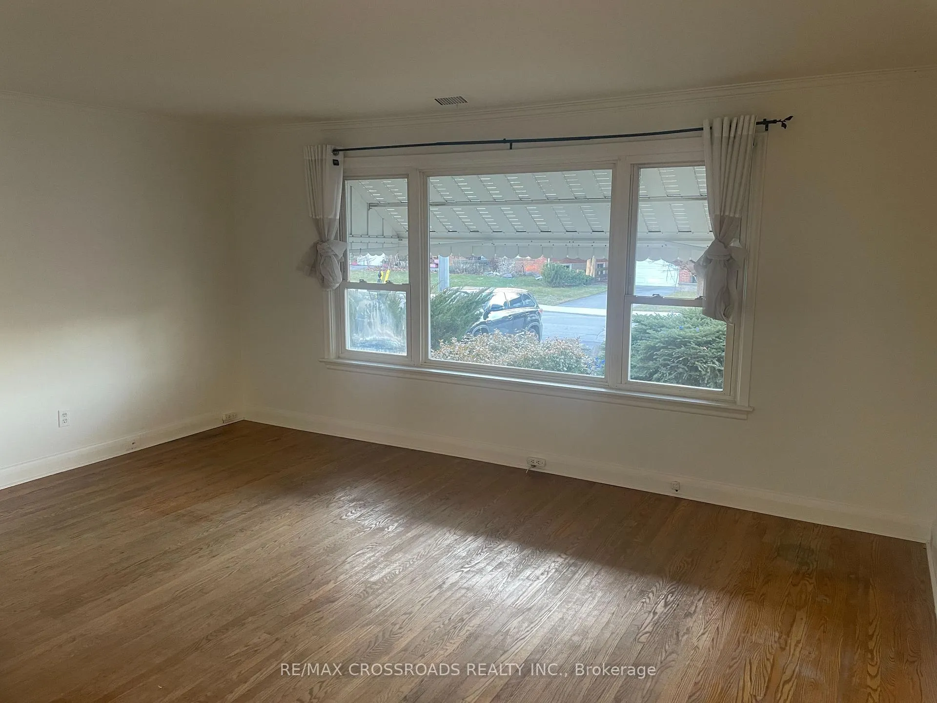 Photo 3 of 65 Notley Place, Toronto, O'Connor-Parkview — HOMEH