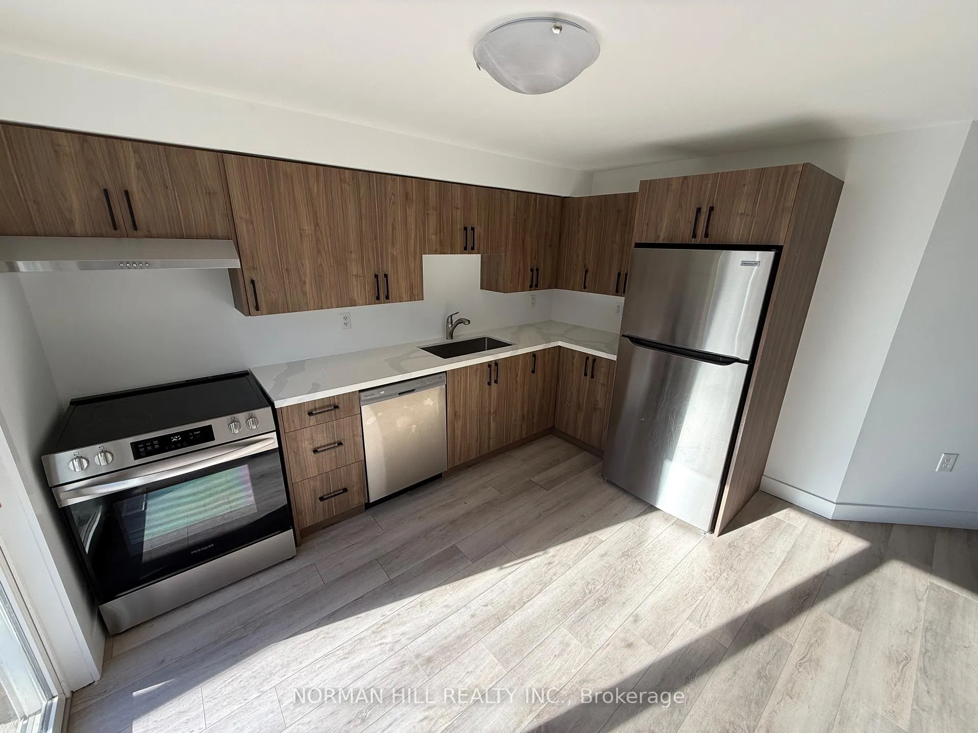 Photo 1 of 17 Hewitt Place, Barrie, Georgian Drive — HOMEH