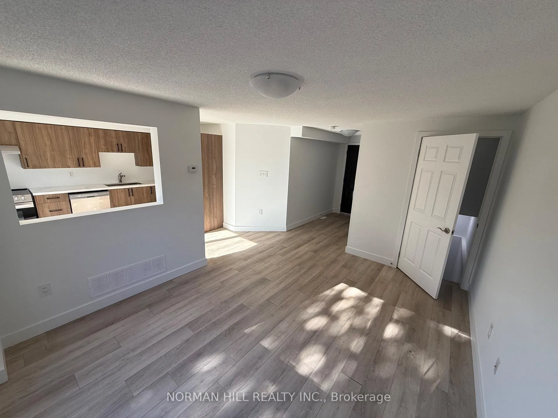Photo 2 of 17 Hewitt Place, Barrie, Georgian Drive — HOMEH