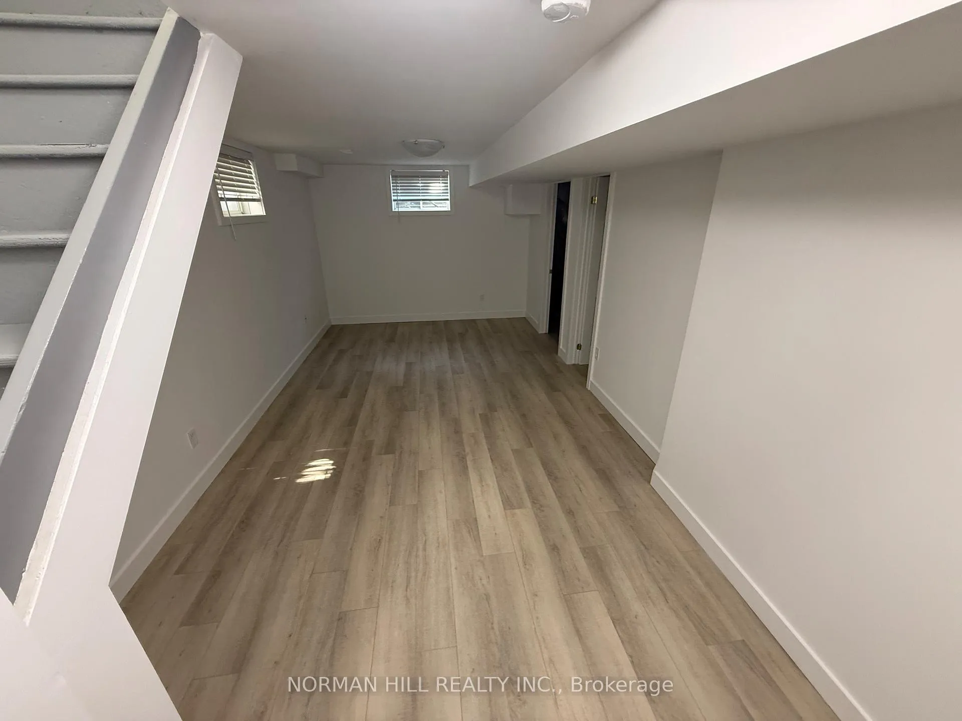 Photo 5 of 17 Hewitt Place, Barrie, Georgian Drive — HOMEH