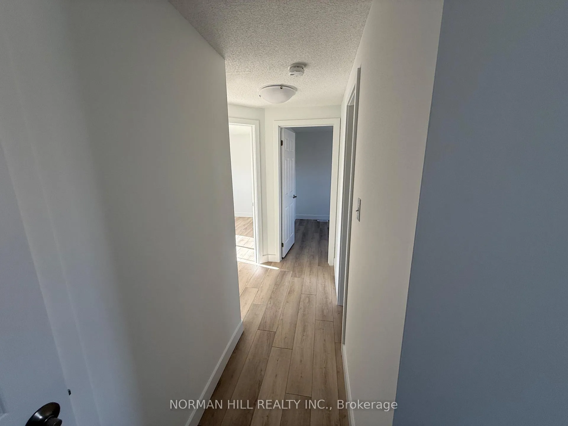 Photo 6 of 17 Hewitt Place, Barrie, Georgian Drive — HOMEH