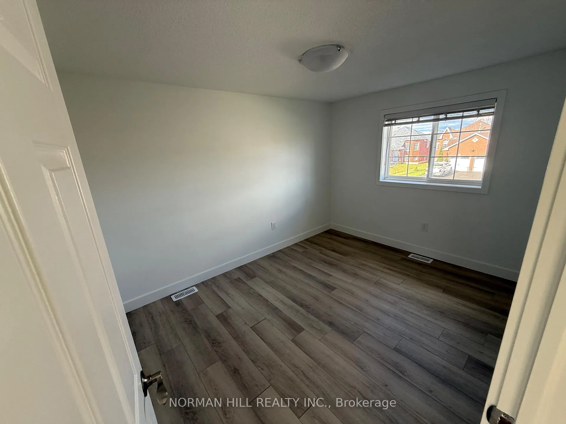 Photo 8 of 17 Hewitt Place, Barrie, Georgian Drive — HOMEH