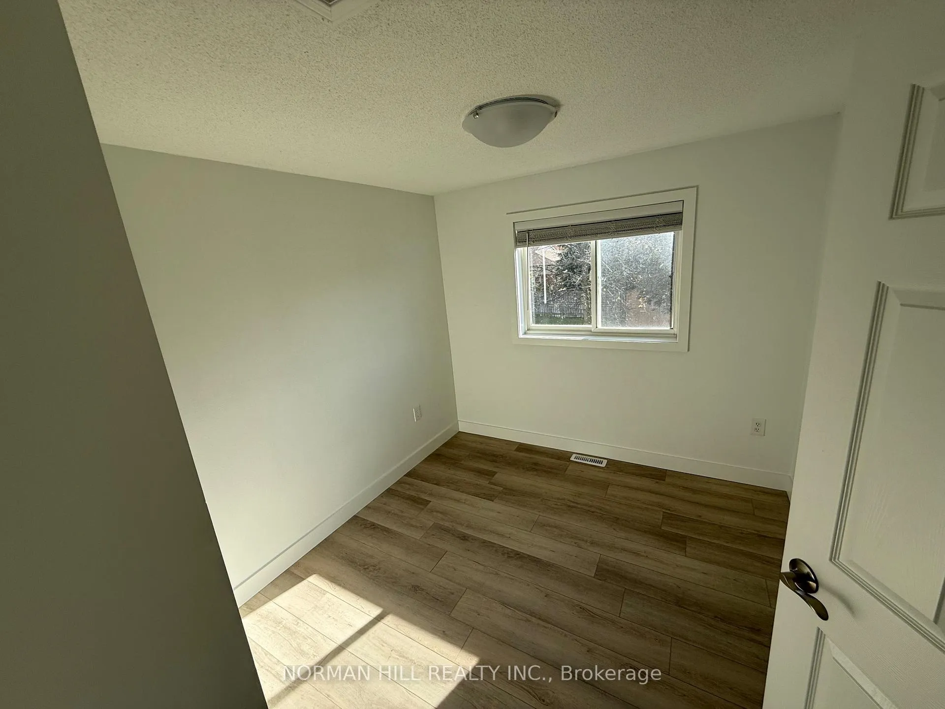 Photo 10 of 17 Hewitt Place, Barrie, Georgian Drive — HOMEH