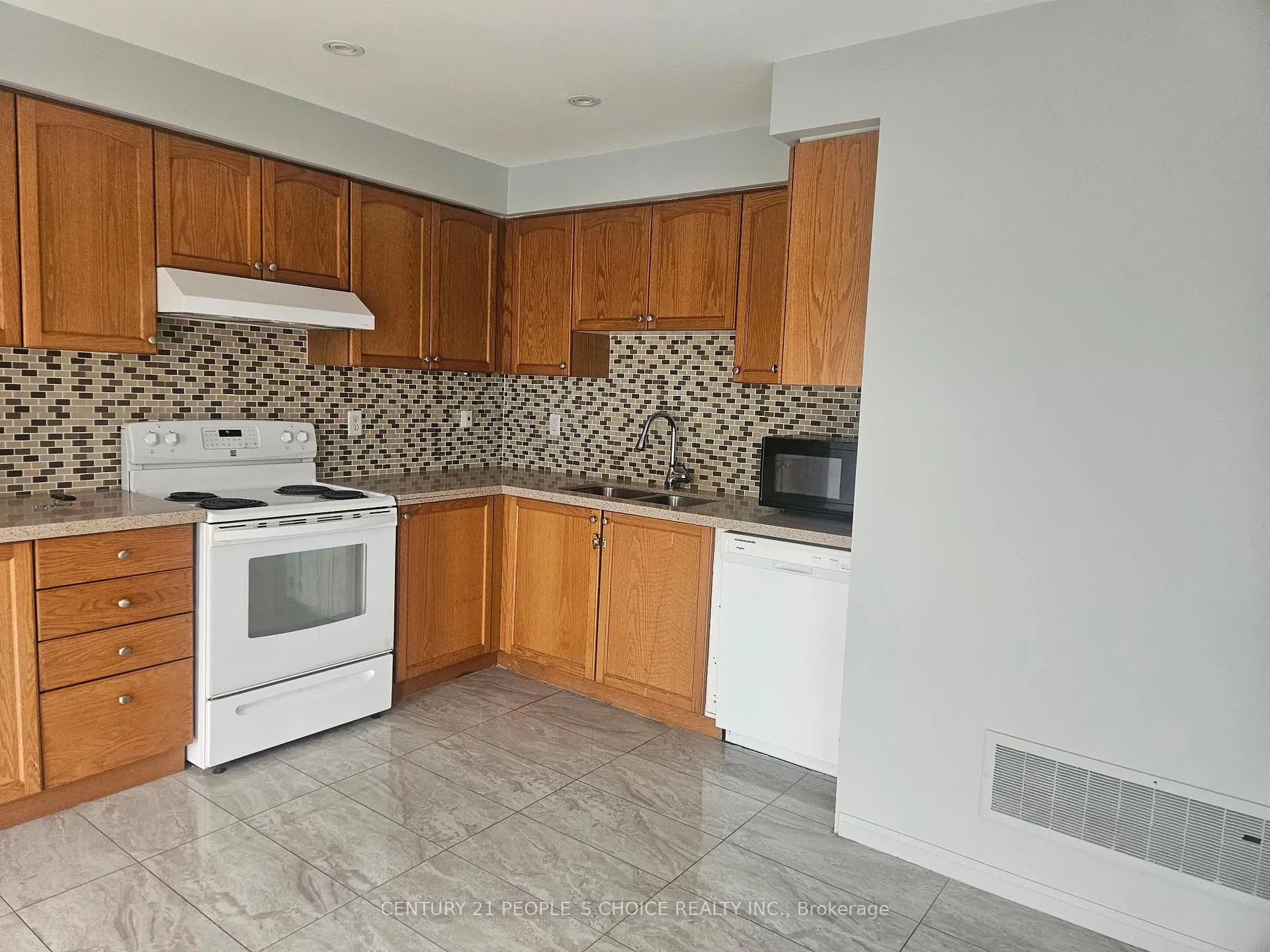 Photo 5 of 24 John W Taylor Avenue, New Tecumseth, Alliston — HOMEH